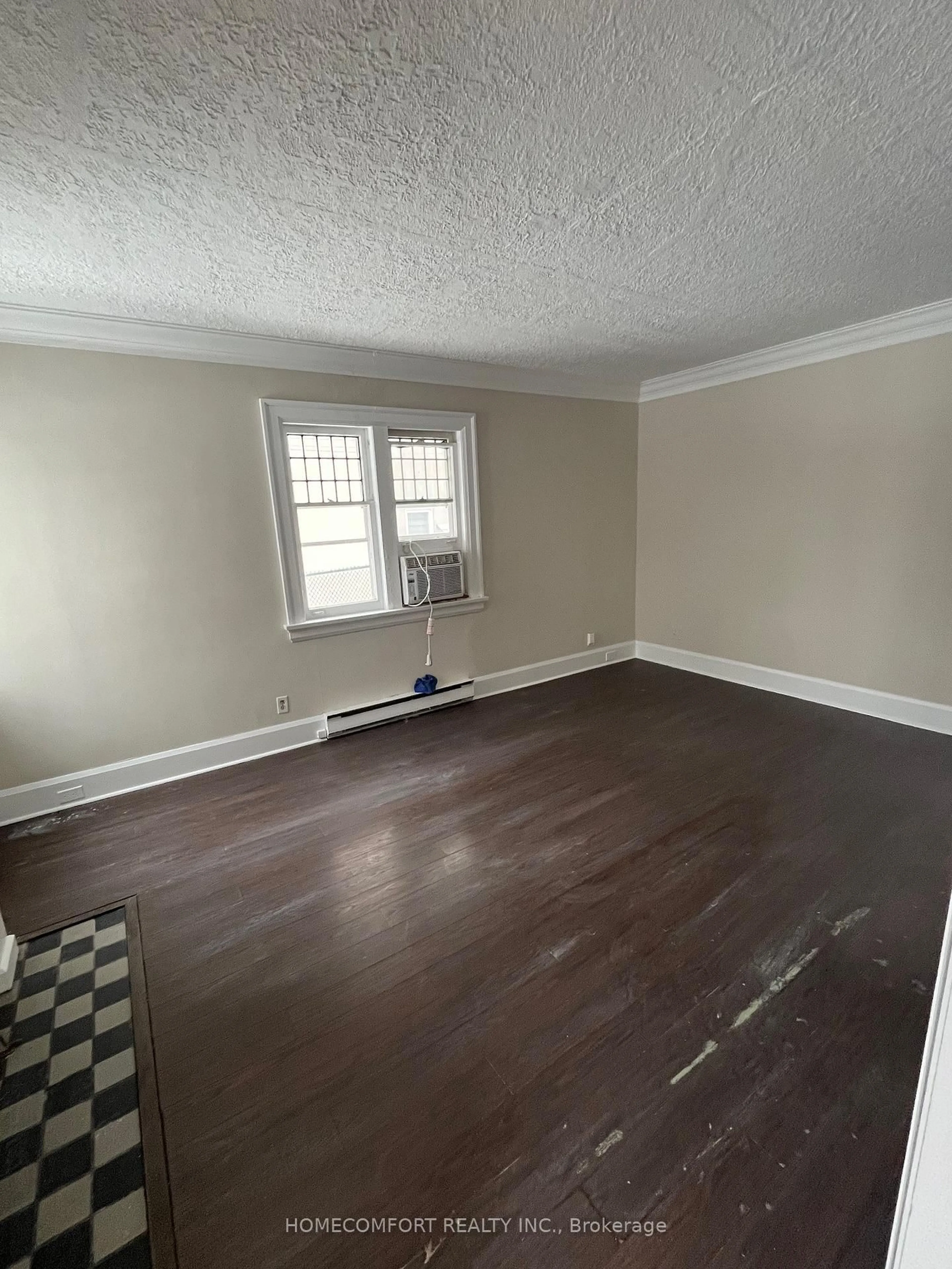 A pic of a room for 208 Hollywood Ave, Toronto Ontario M2N 3K6