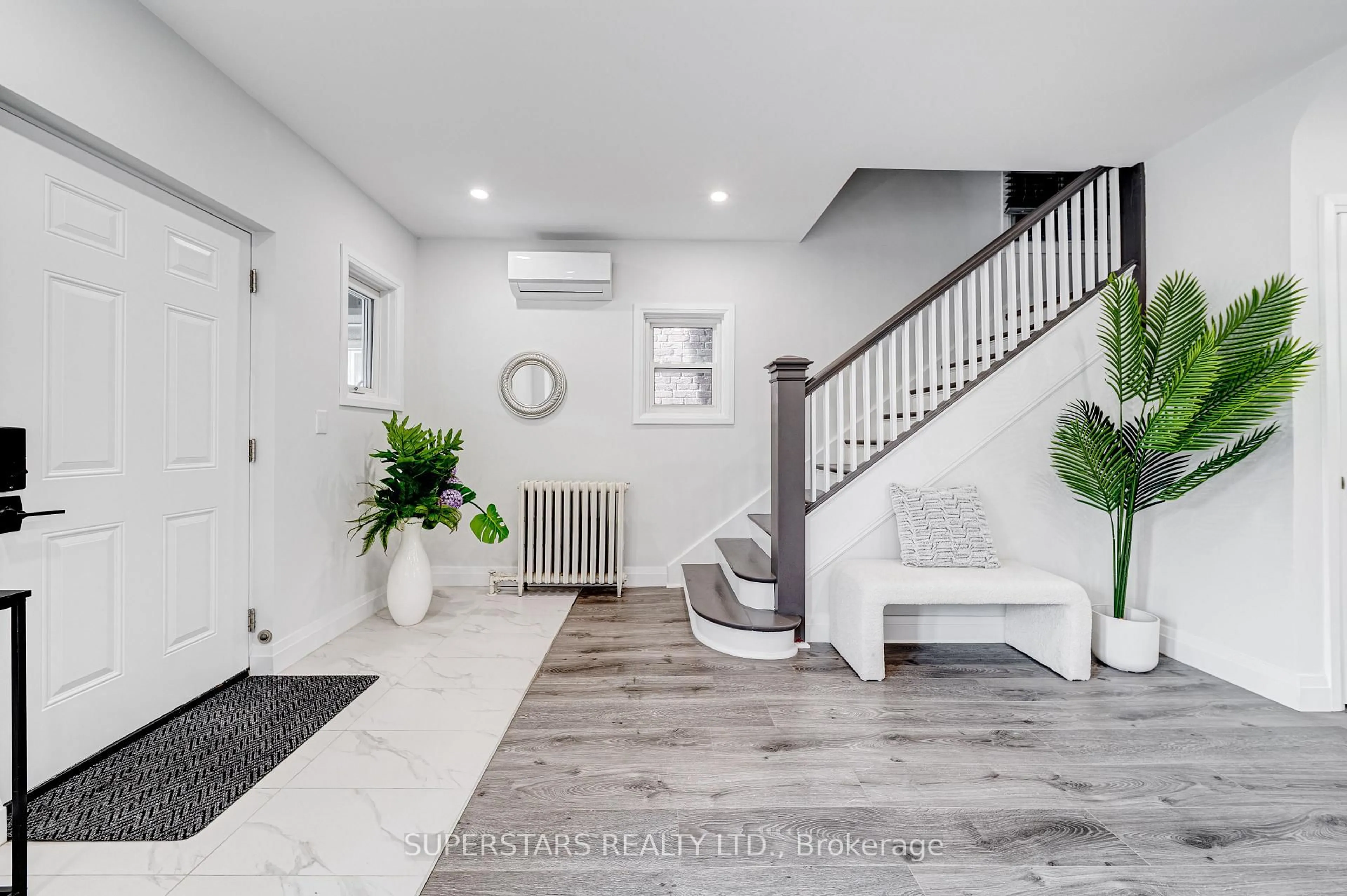 Indoor entryway for 179 Oakwood Ave, Toronto Ontario M6E 2V1