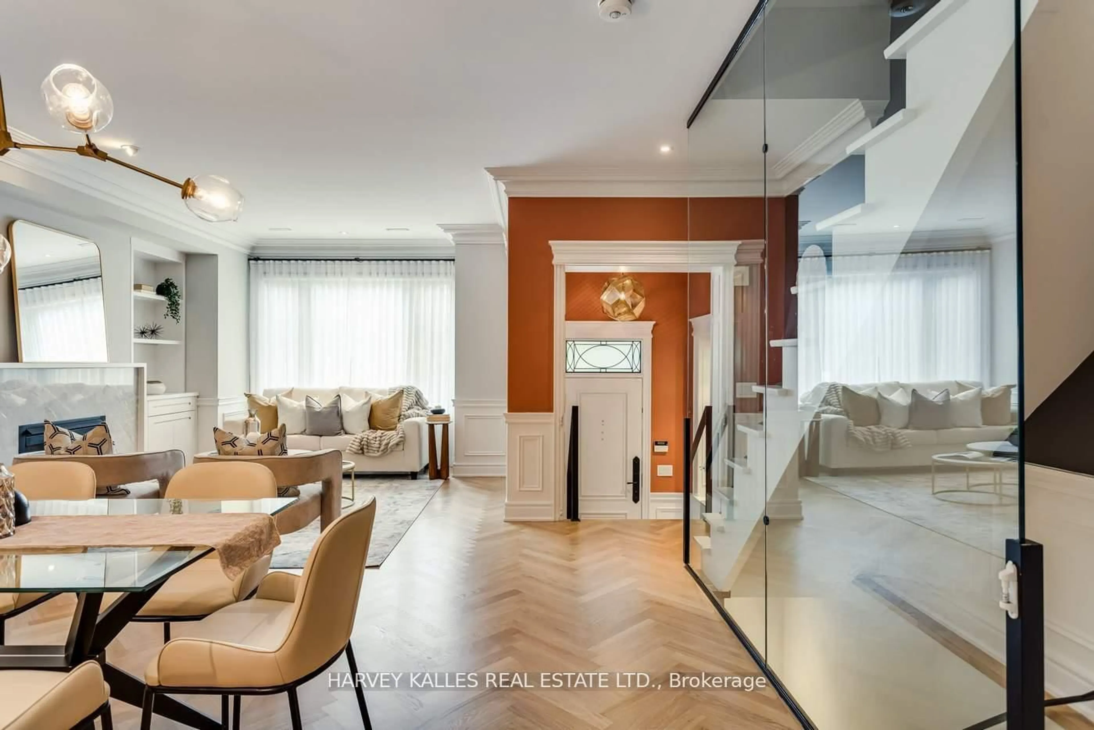 Living room with furniture, unknown for 106 Belmont St, Toronto Ontario M5R 1P8