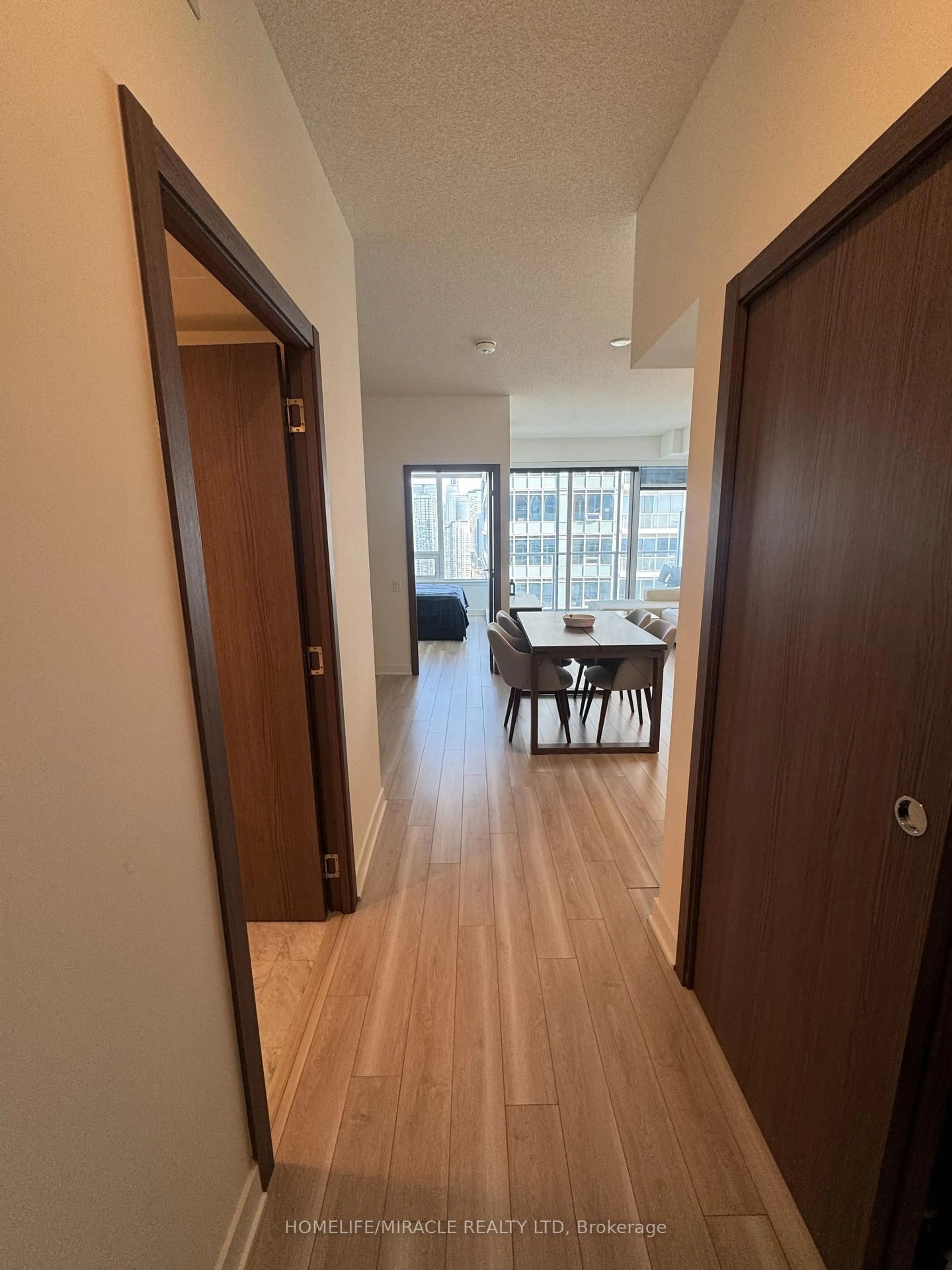 Indoor foyer for 19 Bathurst St #3909, Toronto Ontario M5V 0N2
