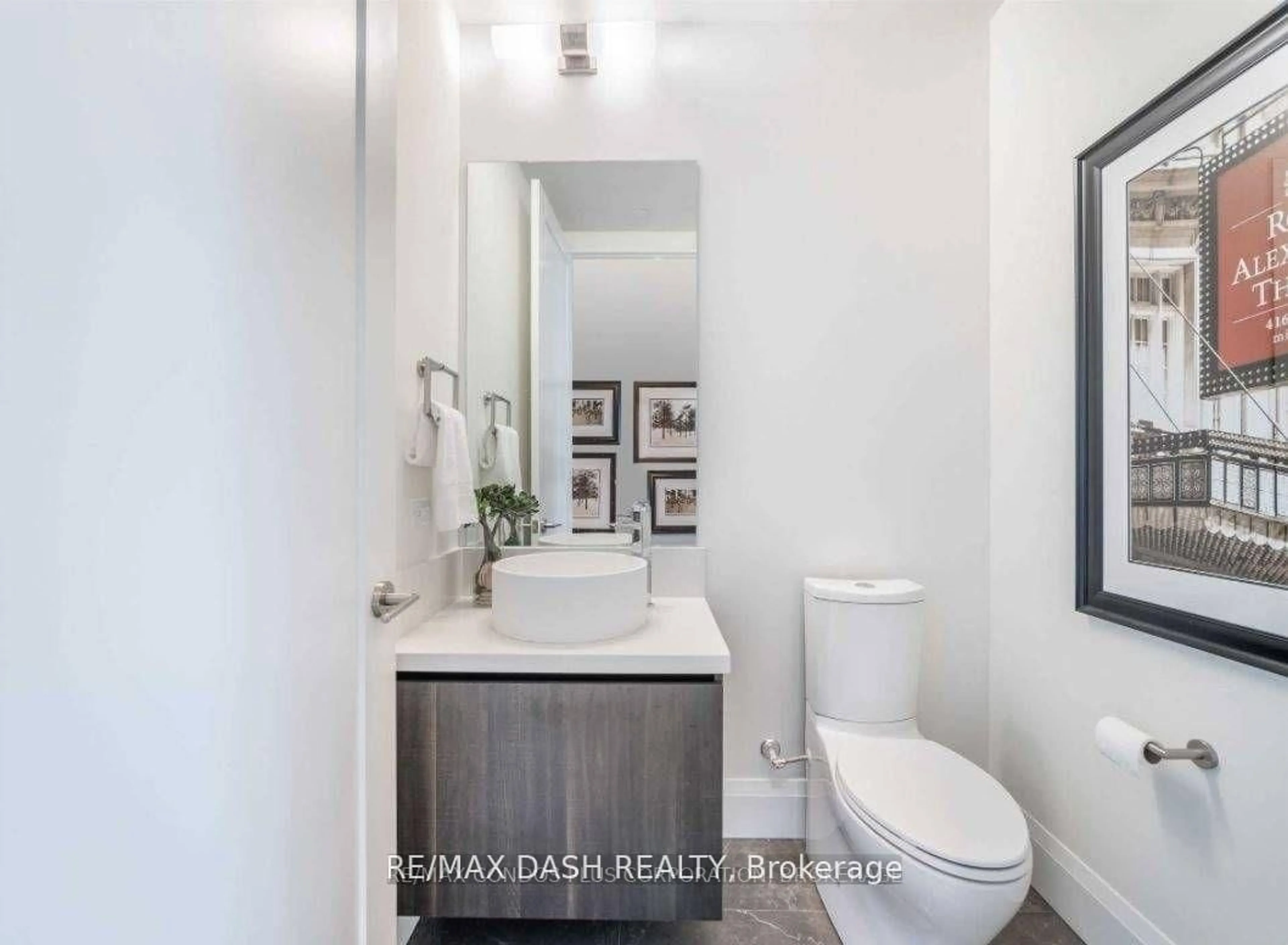 Contemporary bathroom, ceramic/tile floor for 151 Avenue Rd #806, Toronto Ontario M5R 2H7