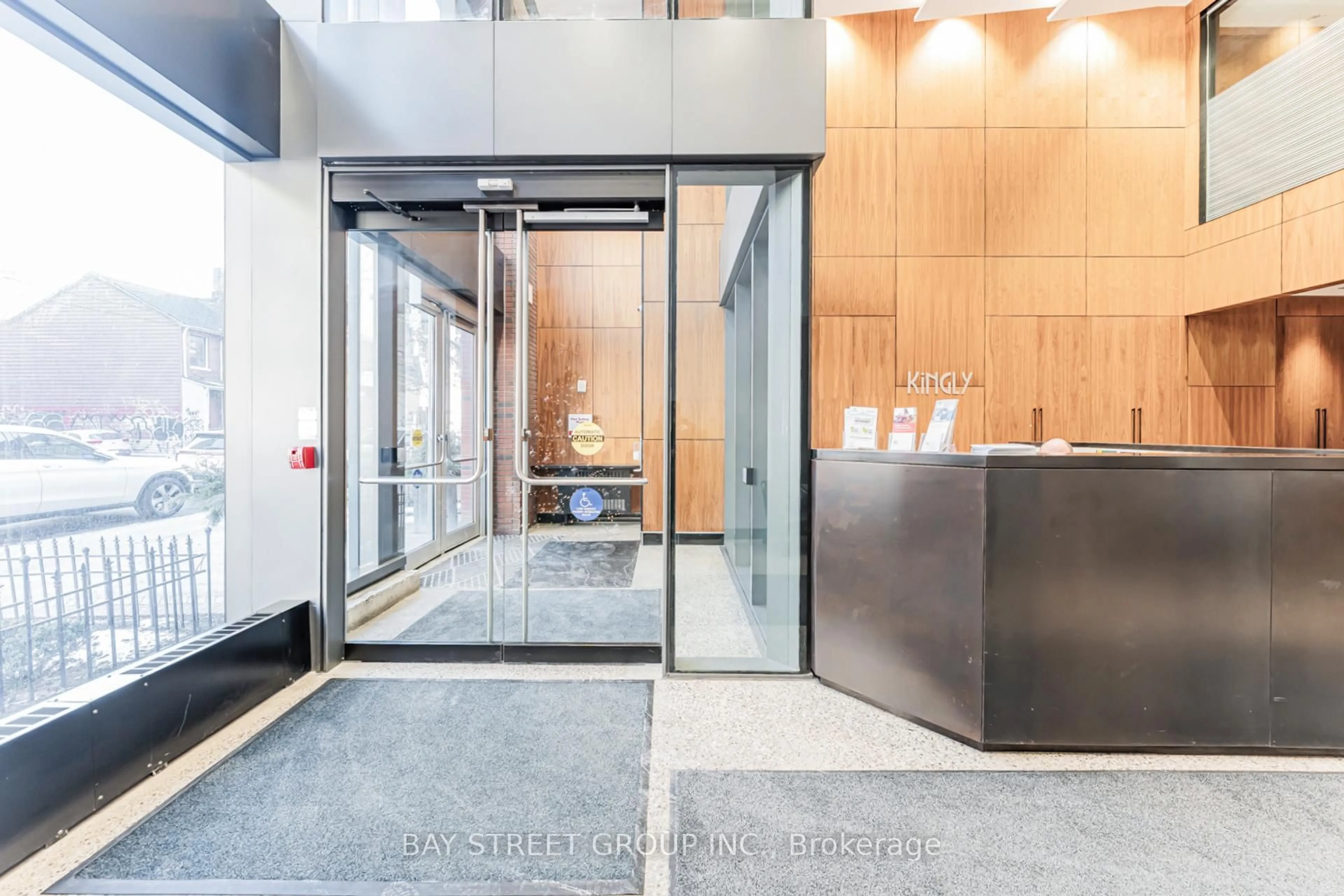 Indoor foyer for 501 Adelaide St #502, Toronto Ontario M5V 1T4