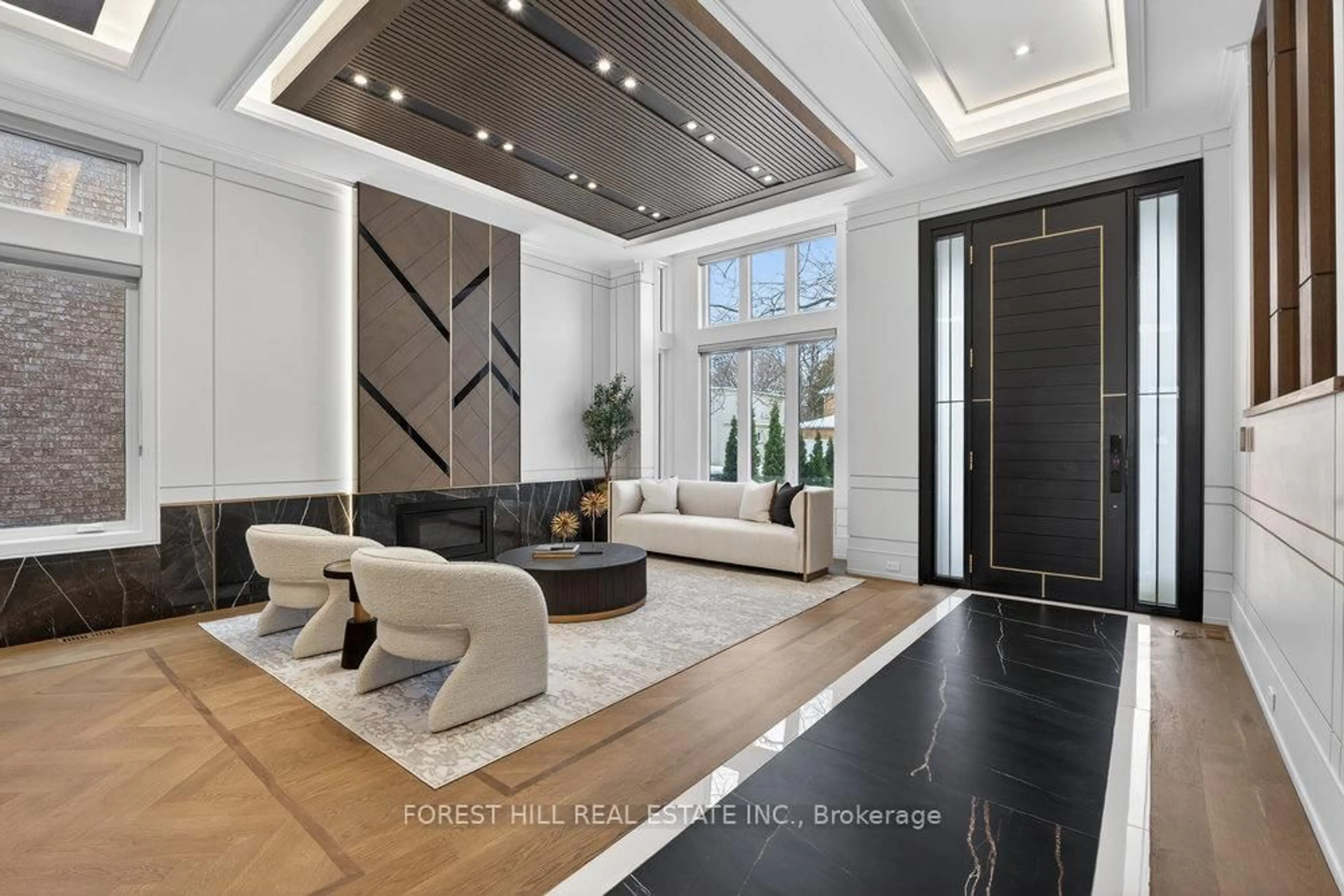 Indoor entryway for 297 Hillcrest Ave, Toronto Ontario M2N 3P5