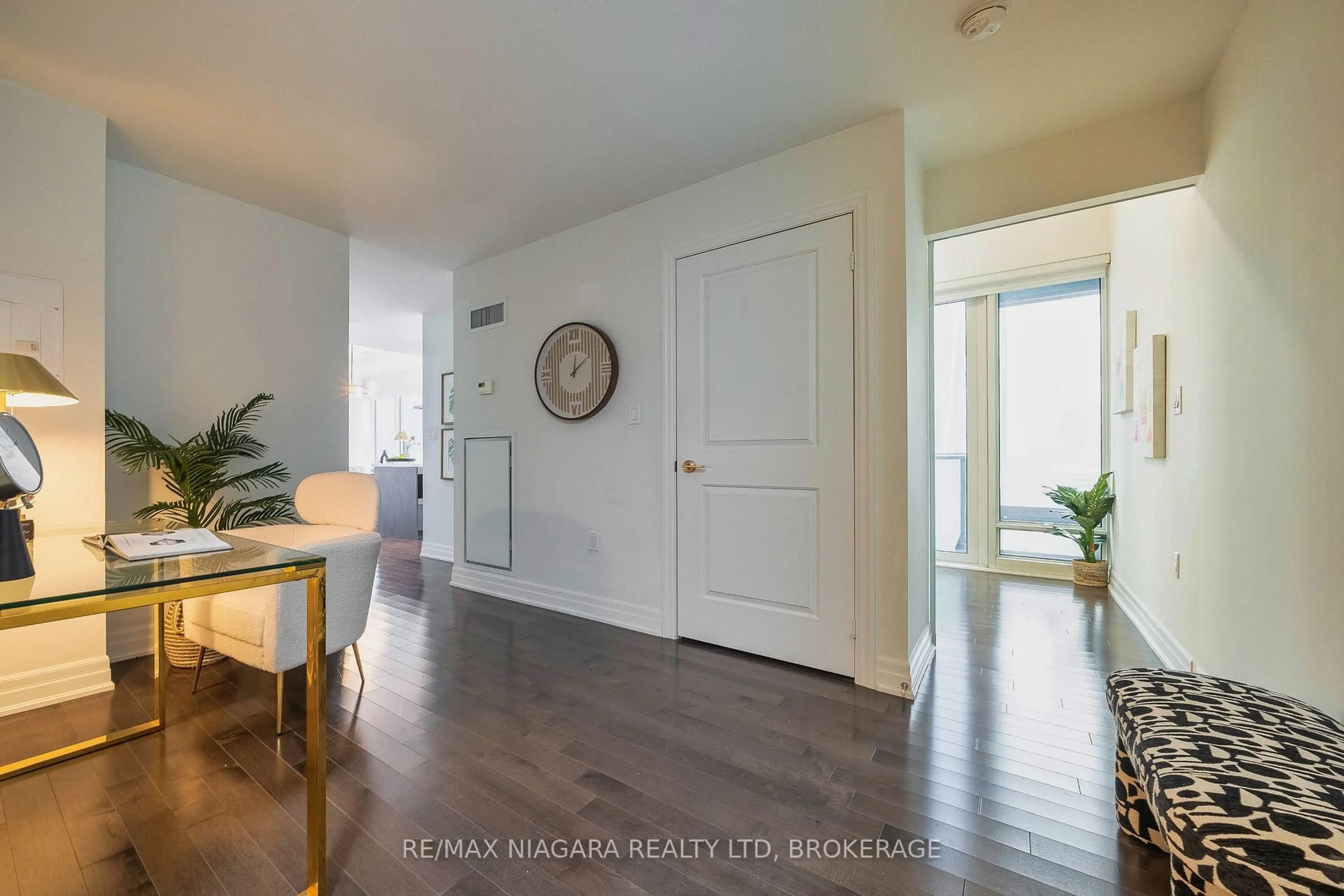 Indoor entryway for 8 The Esplanade St #2802, Toronto Ontario M5E 0A6