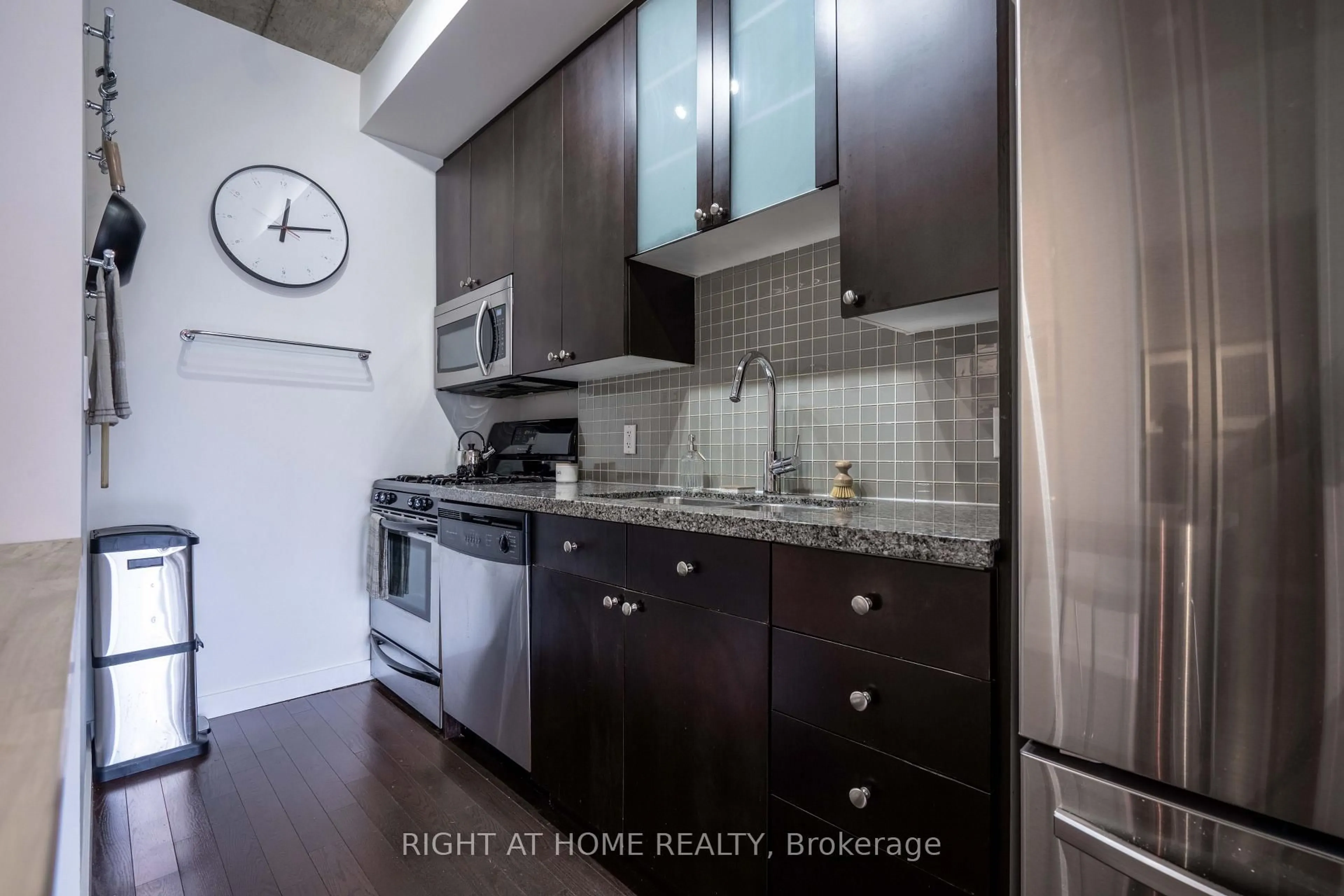 Standard kitchen, unknown for 1 Shaw St #413, Toronto Ontario M6K 0A1