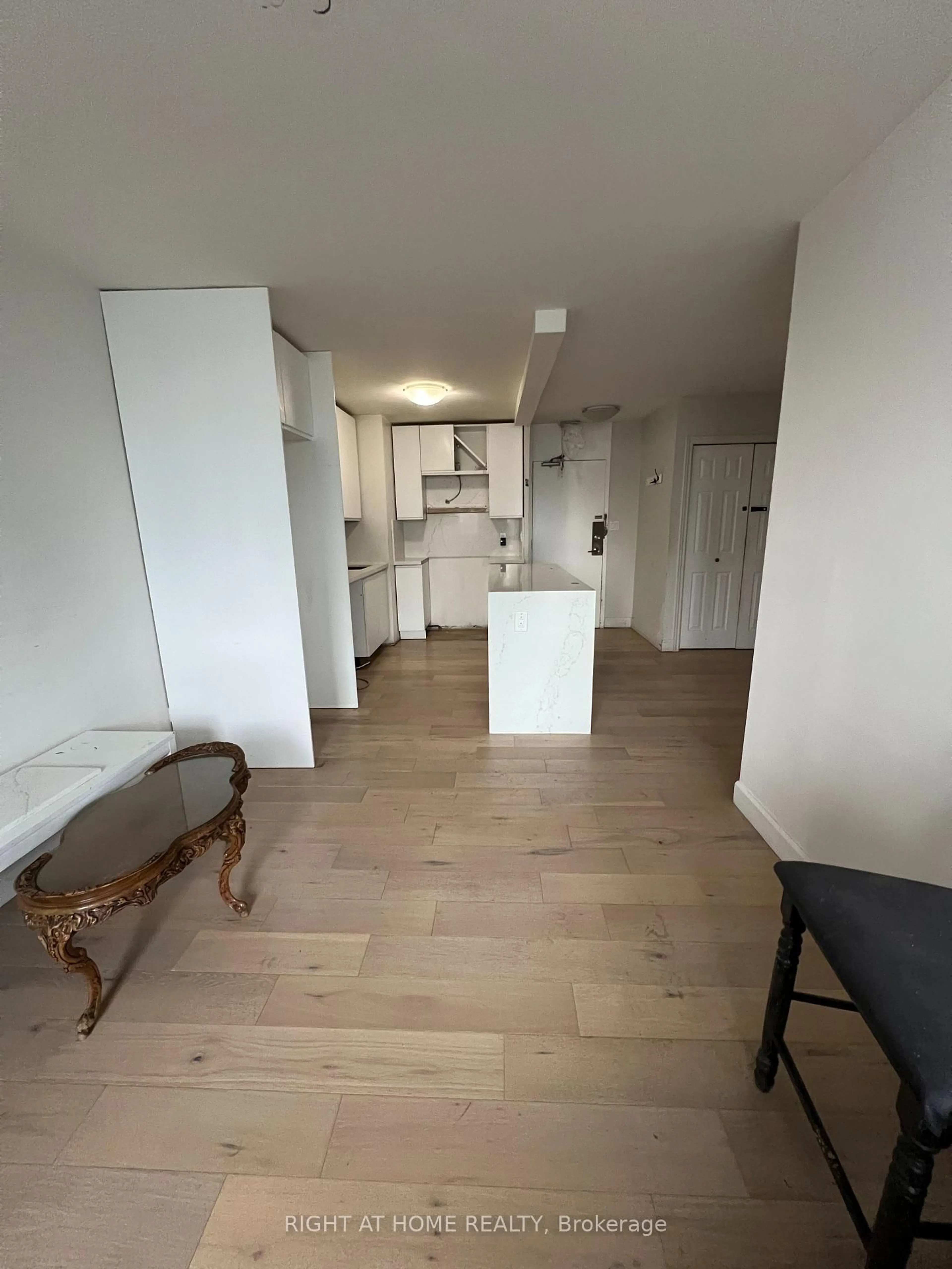 A pic of a room for 40 Homewood Ave #2201, Toronto Ontario M4Y 2K2