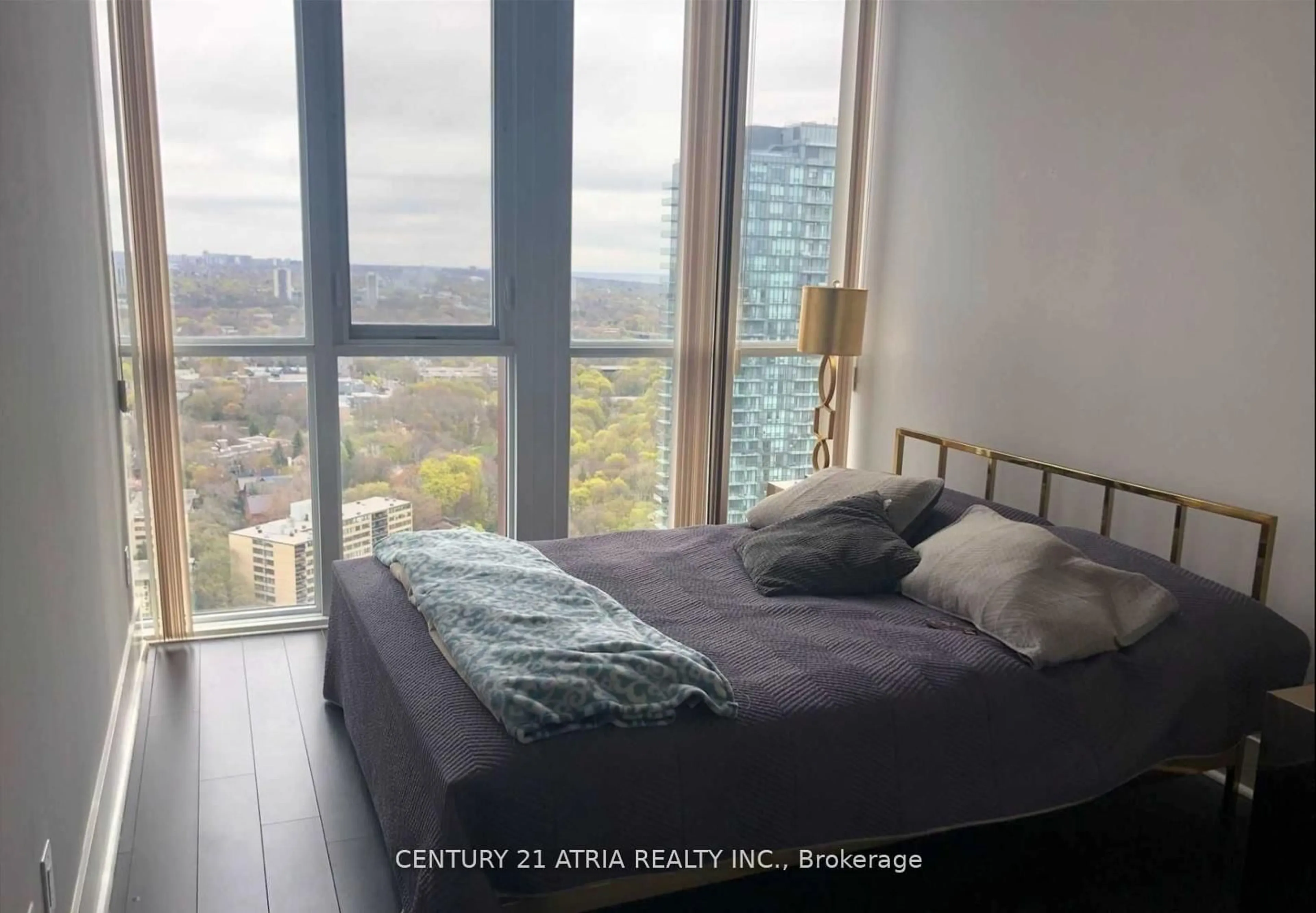 Bedroom with bed, wood/laminate floor for 32 Davenport Rd #3002, Toronto Ontario M5R 0B5