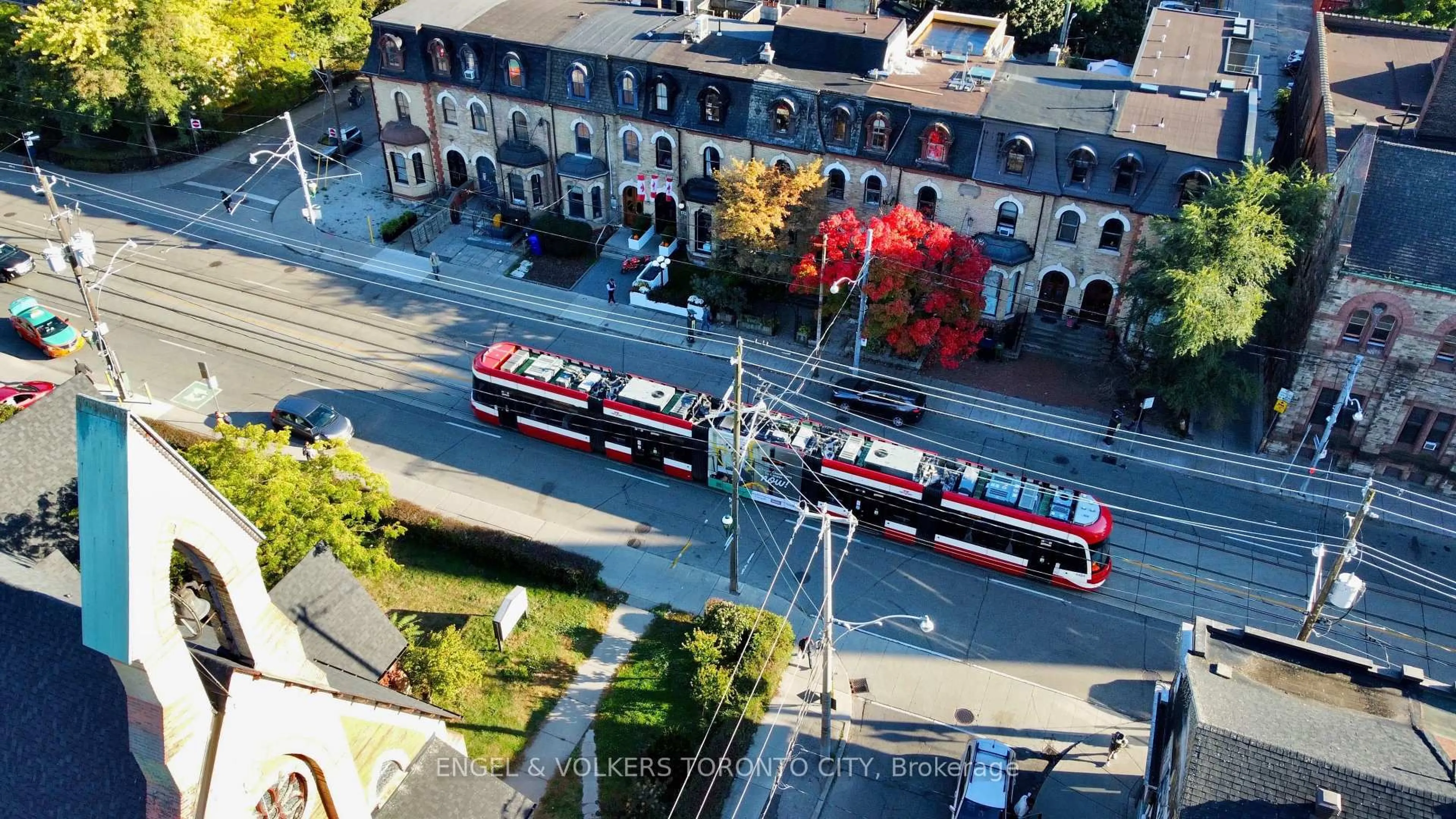 A pic from outside/outdoor area/front of a property/back of a property/a pic from drone, street for 167 Carlton St, Toronto Ontario M5A 2K3