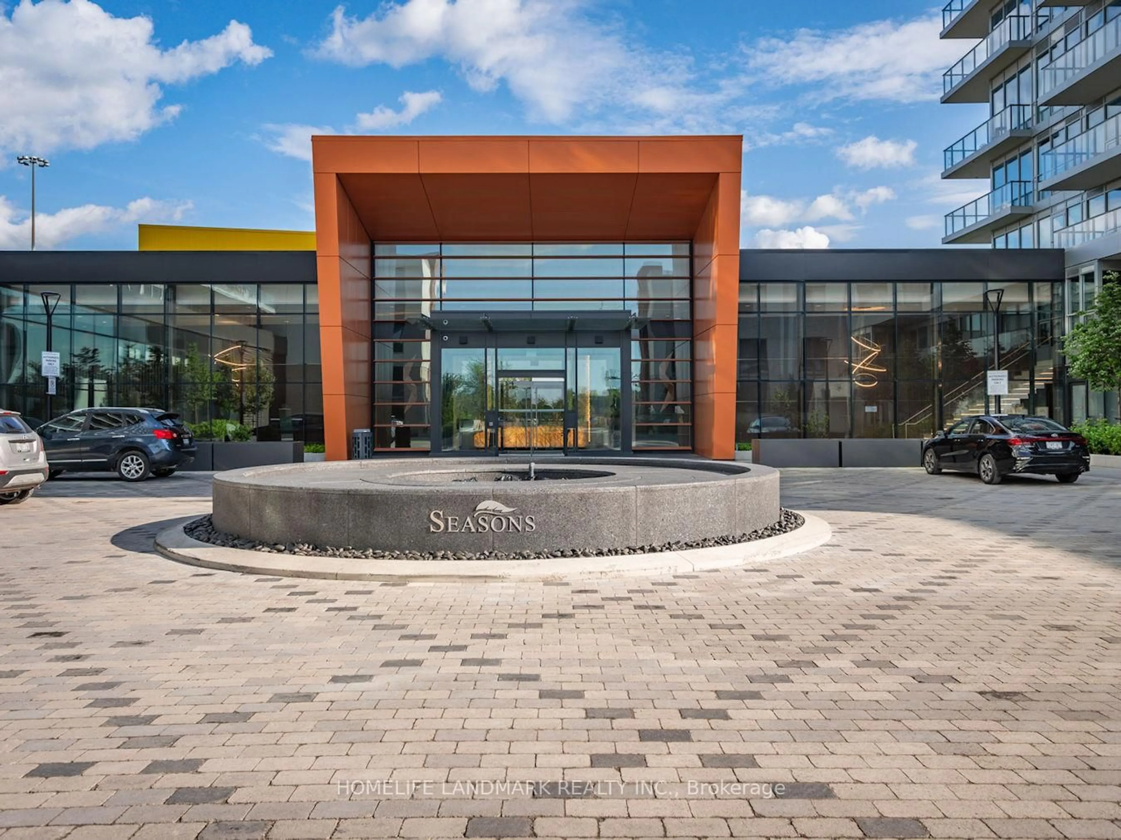 Indoor foyer for 85 Mcmahon Dr #2303, Toronto Ontario M2K 0E4