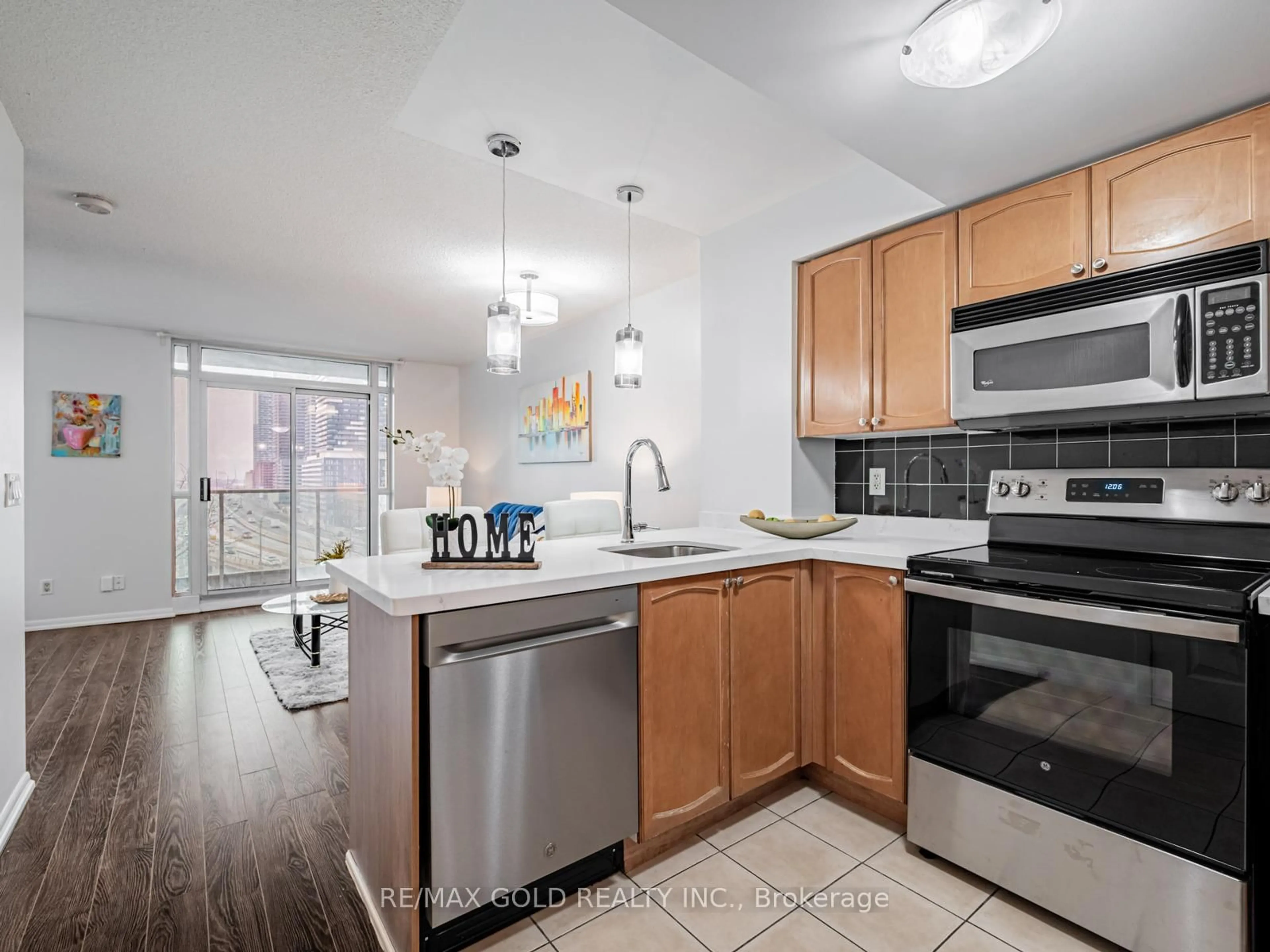 Open concept kitchen, unknown for 18 Yonge St #906, Toronto Ontario M5E 1R4