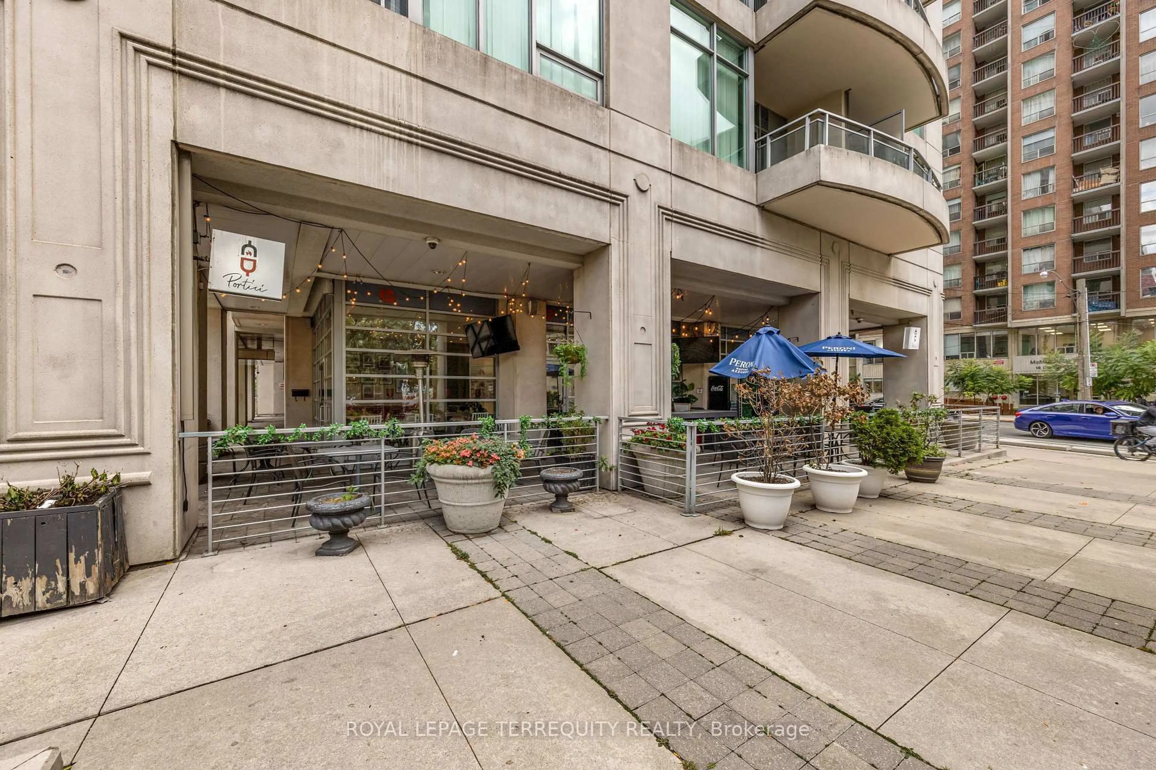 Patio, street for 8 Scollard St #1410, Toronto Ontario M5R 1M2