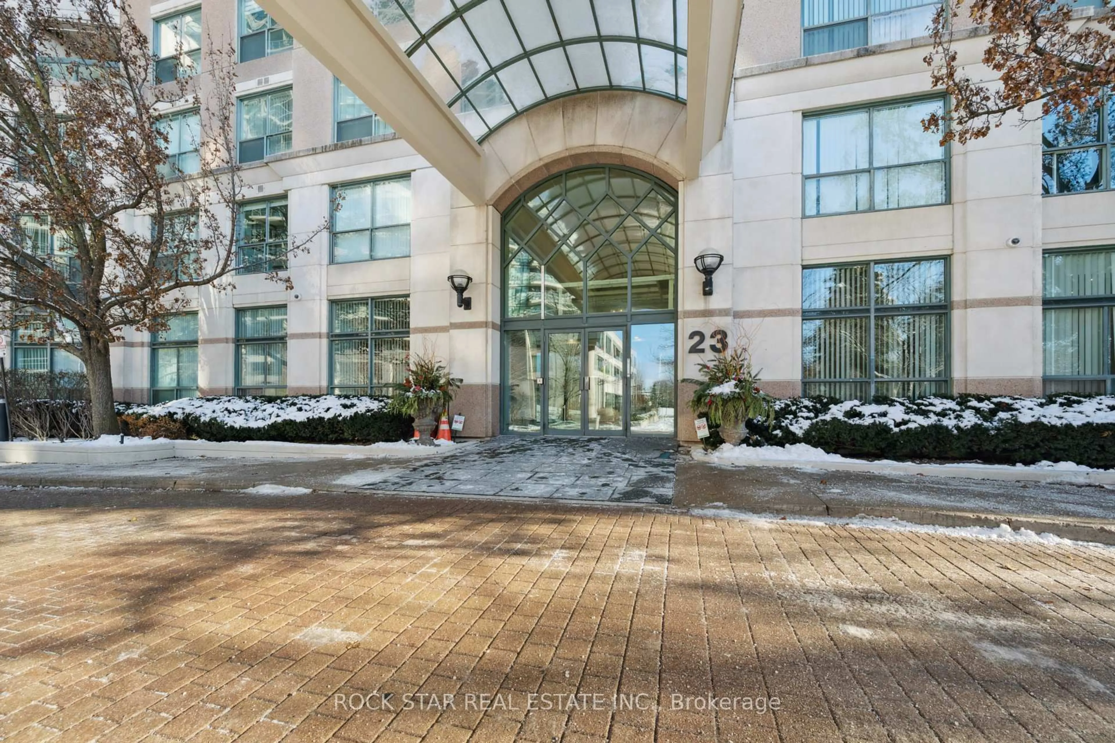 Indoor foyer for 23 Lorraine Dr #508, Toronto Ontario M2N 6Z6