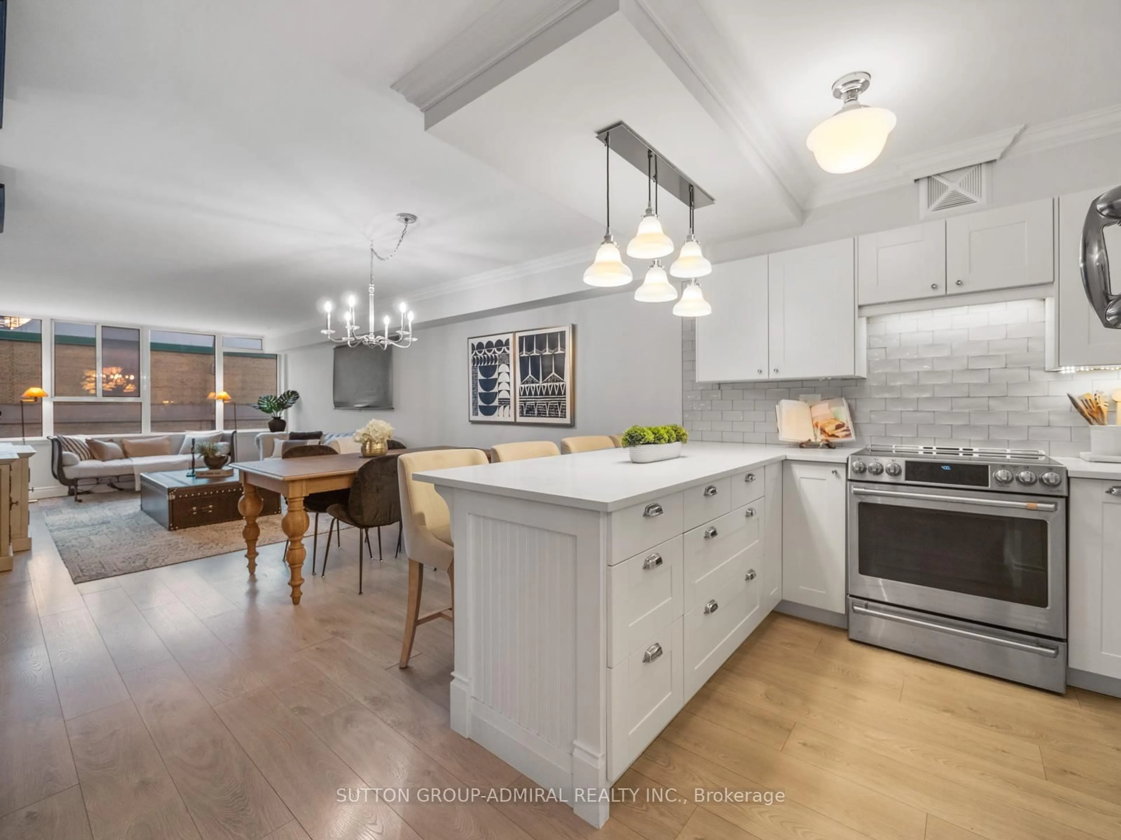 Open concept kitchen, ceramic/tile floor for 45 Carlton St #810, Toronto Ontario M5B 2H9