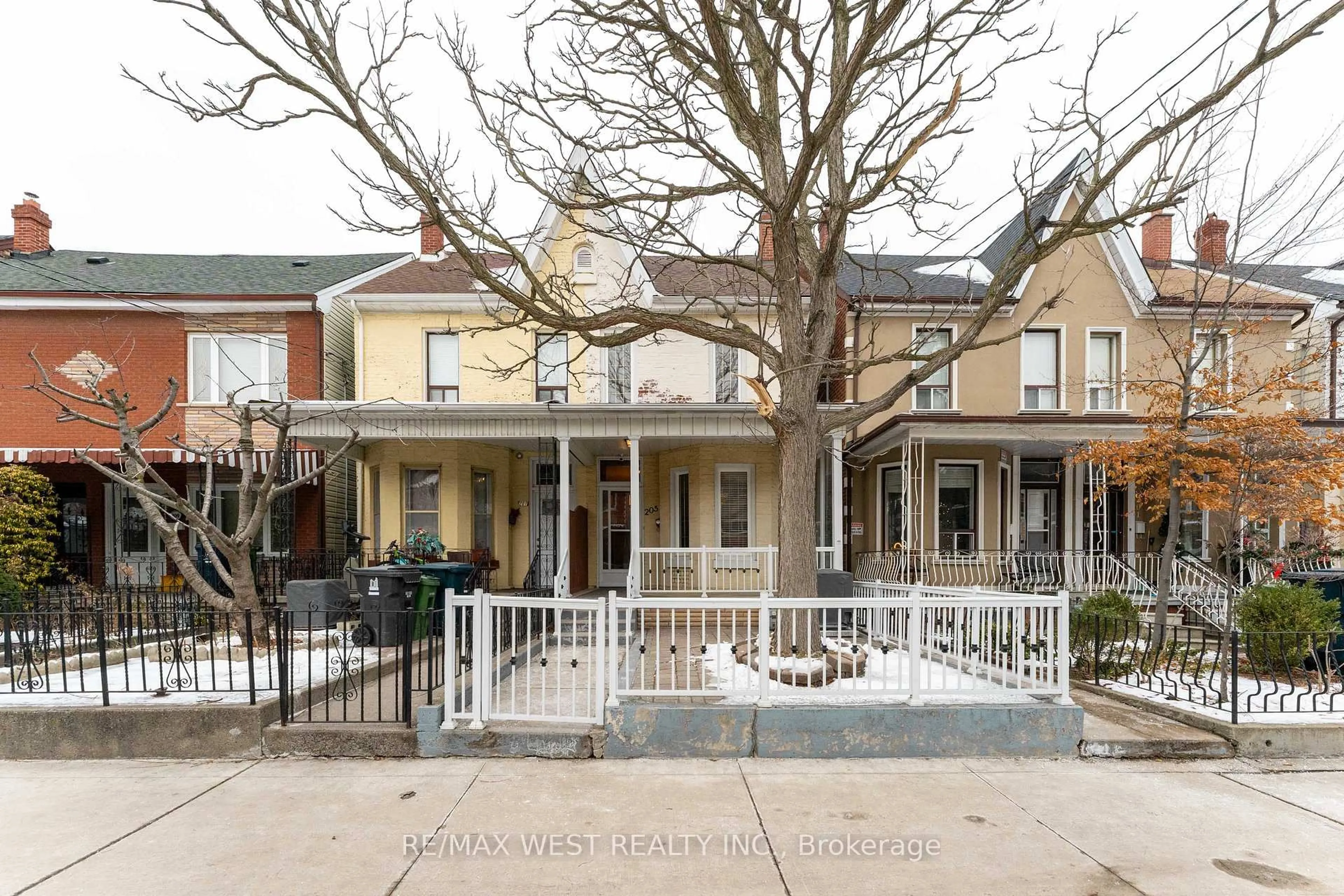 Patio, street for 205 Markham St, Toronto Ontario M6J 2G7