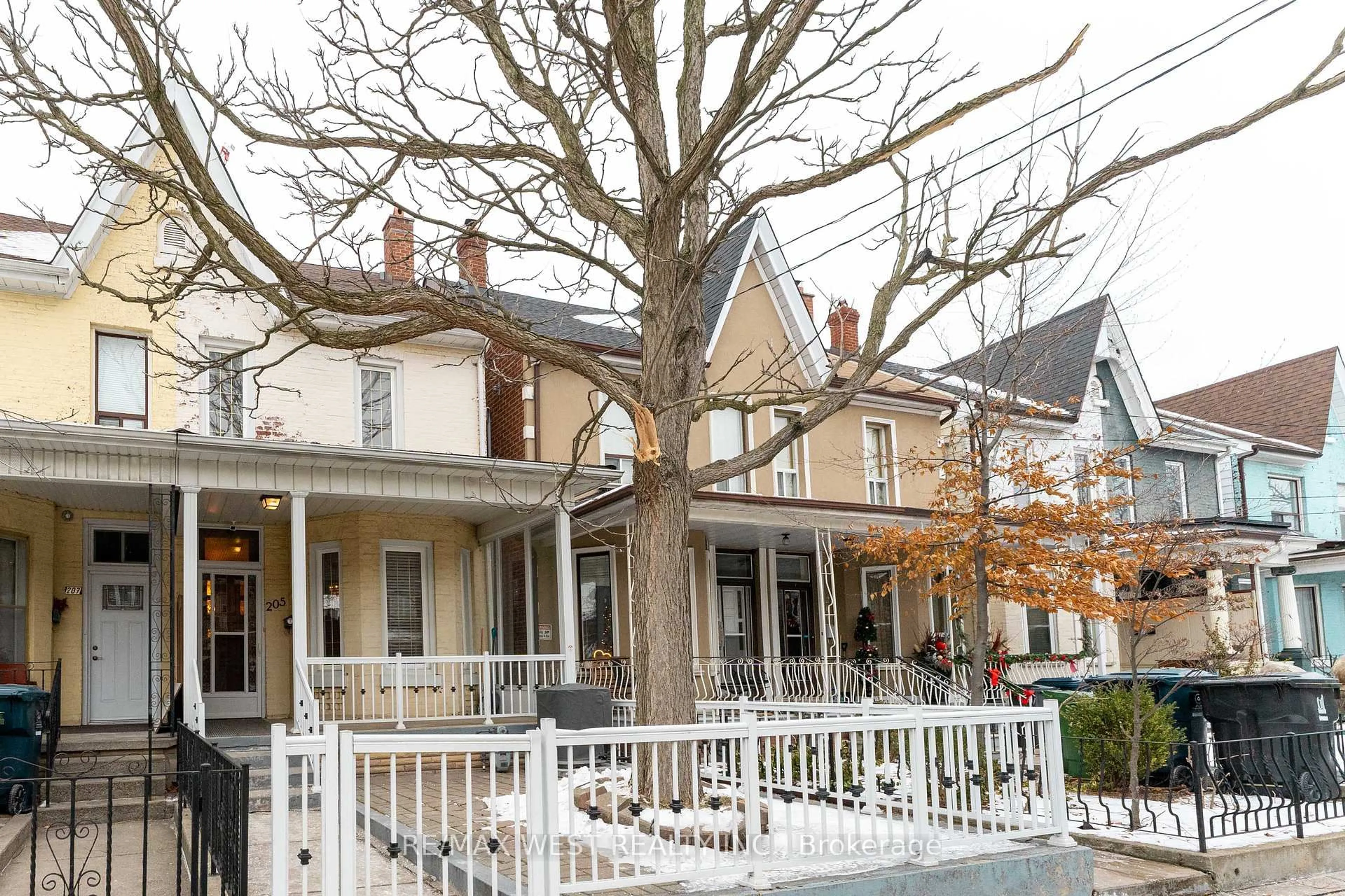 Unknown for 205 Markham St, Toronto Ontario M6J 2G7