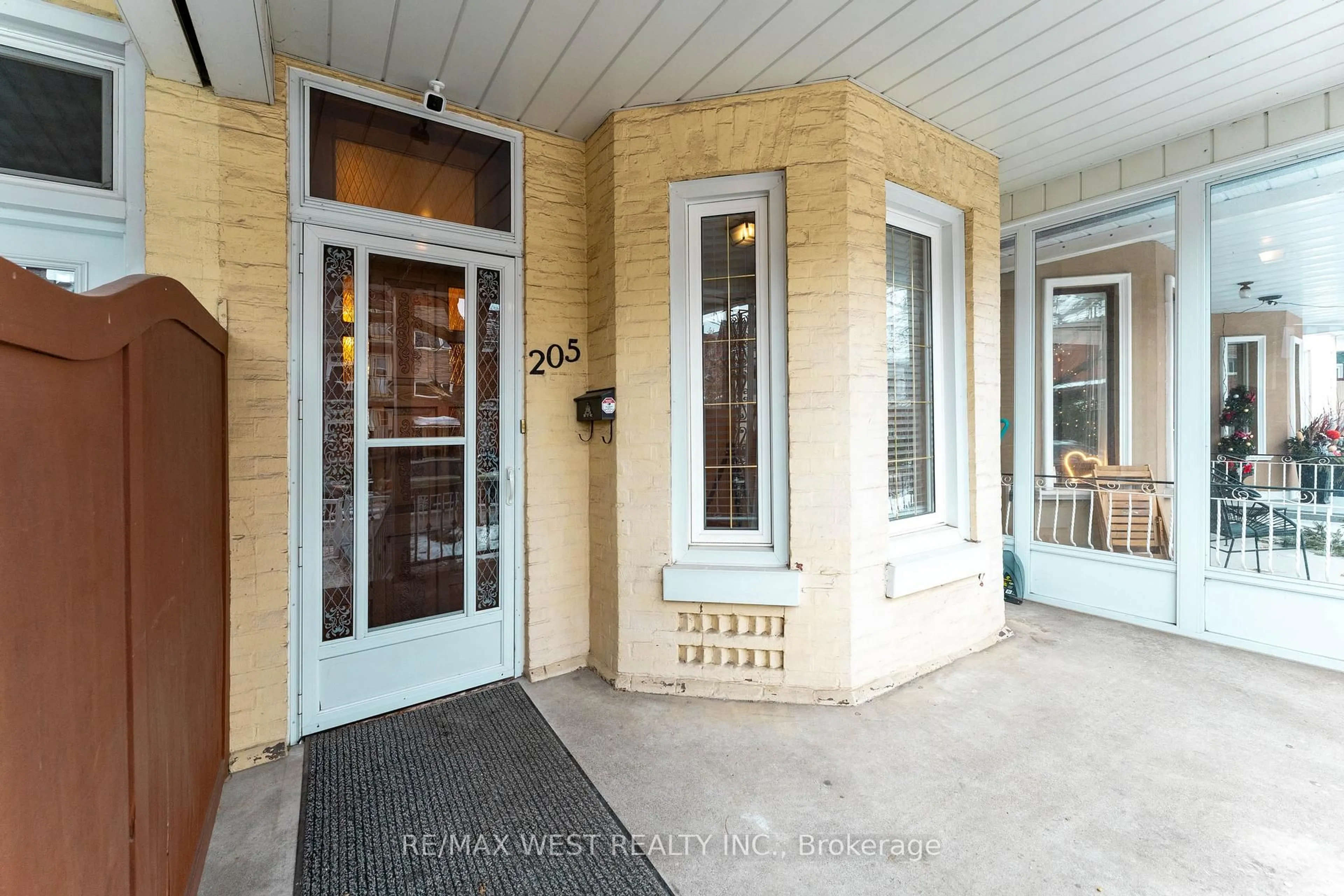 Indoor entryway for 205 Markham St, Toronto Ontario M6J 2G7