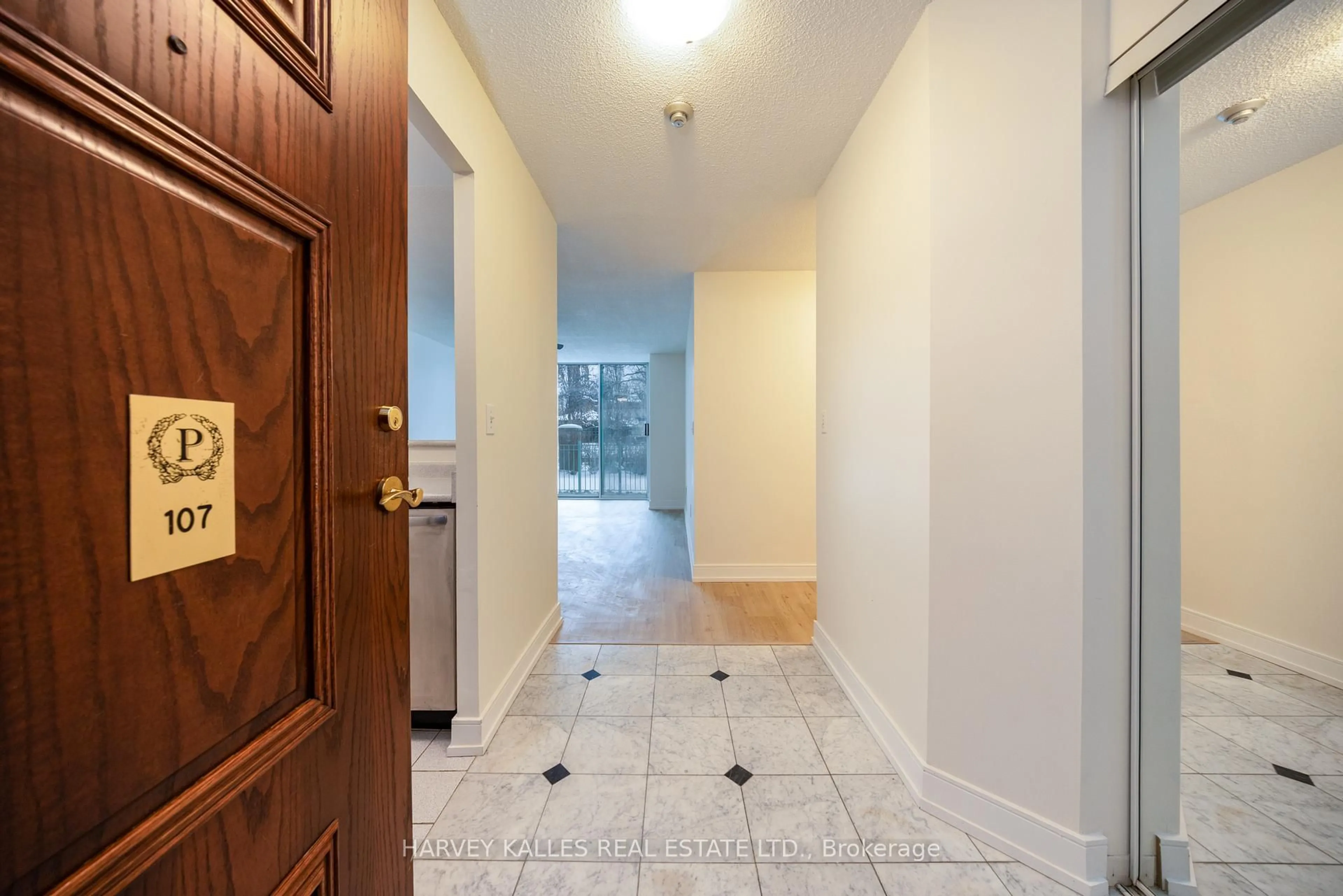 Indoor entryway for 28 Pemberton Ave #107, Toronto Ontario M2M 4L1