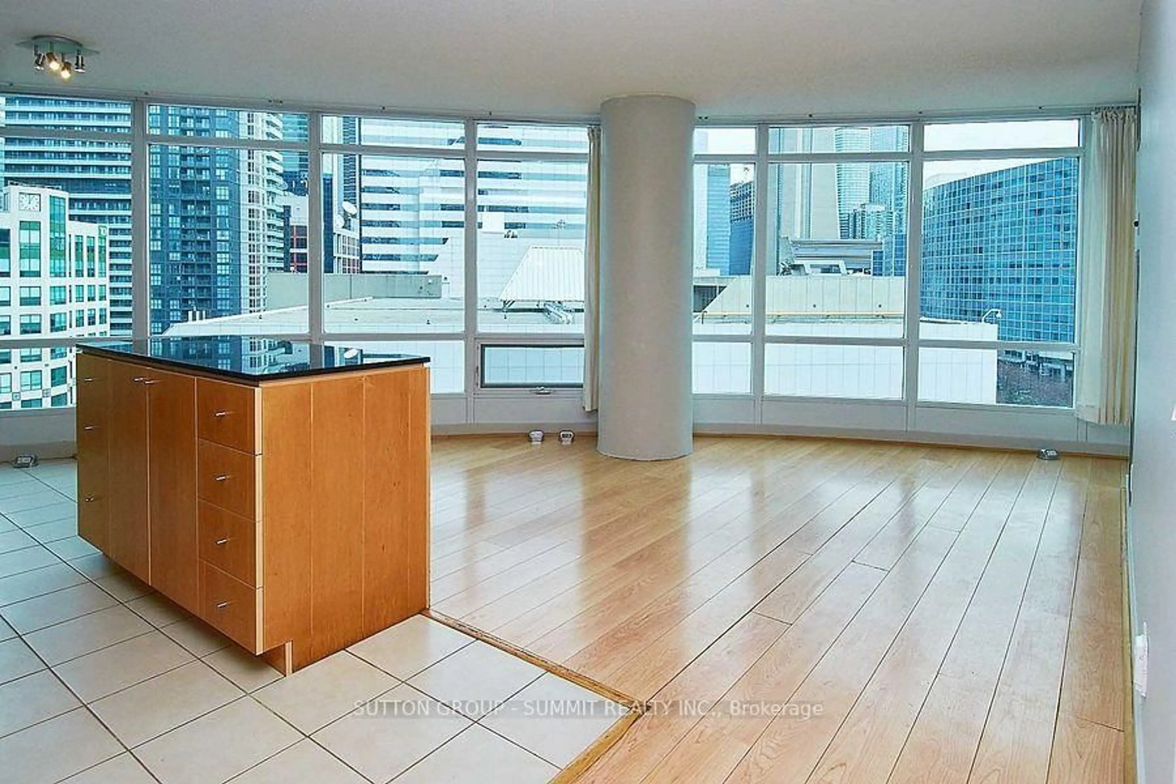 A pic of a room for 361 FRONT St #1003, Toronto Ontario M5V 3R5