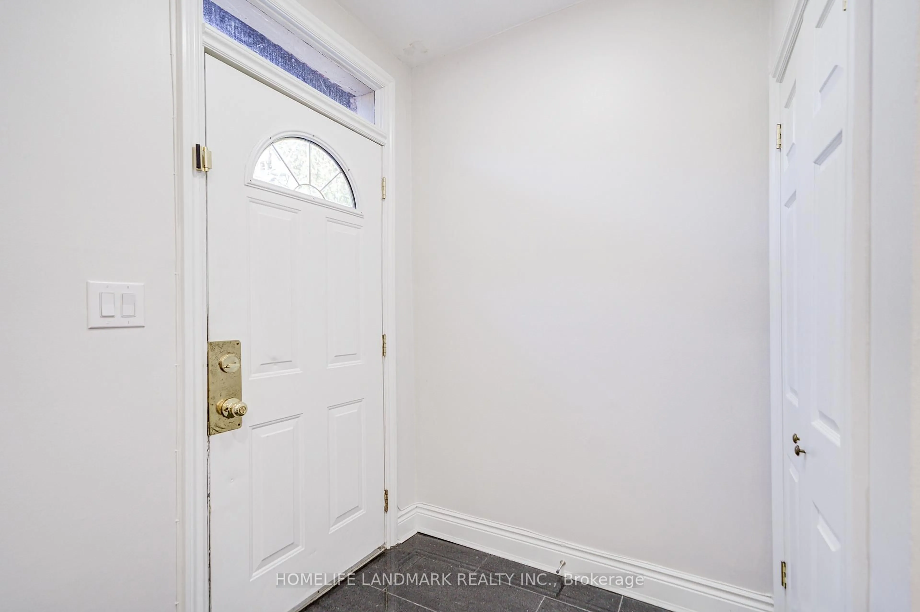 Indoor entryway for 237 Ontario St, Toronto Ontario M5A 2V6