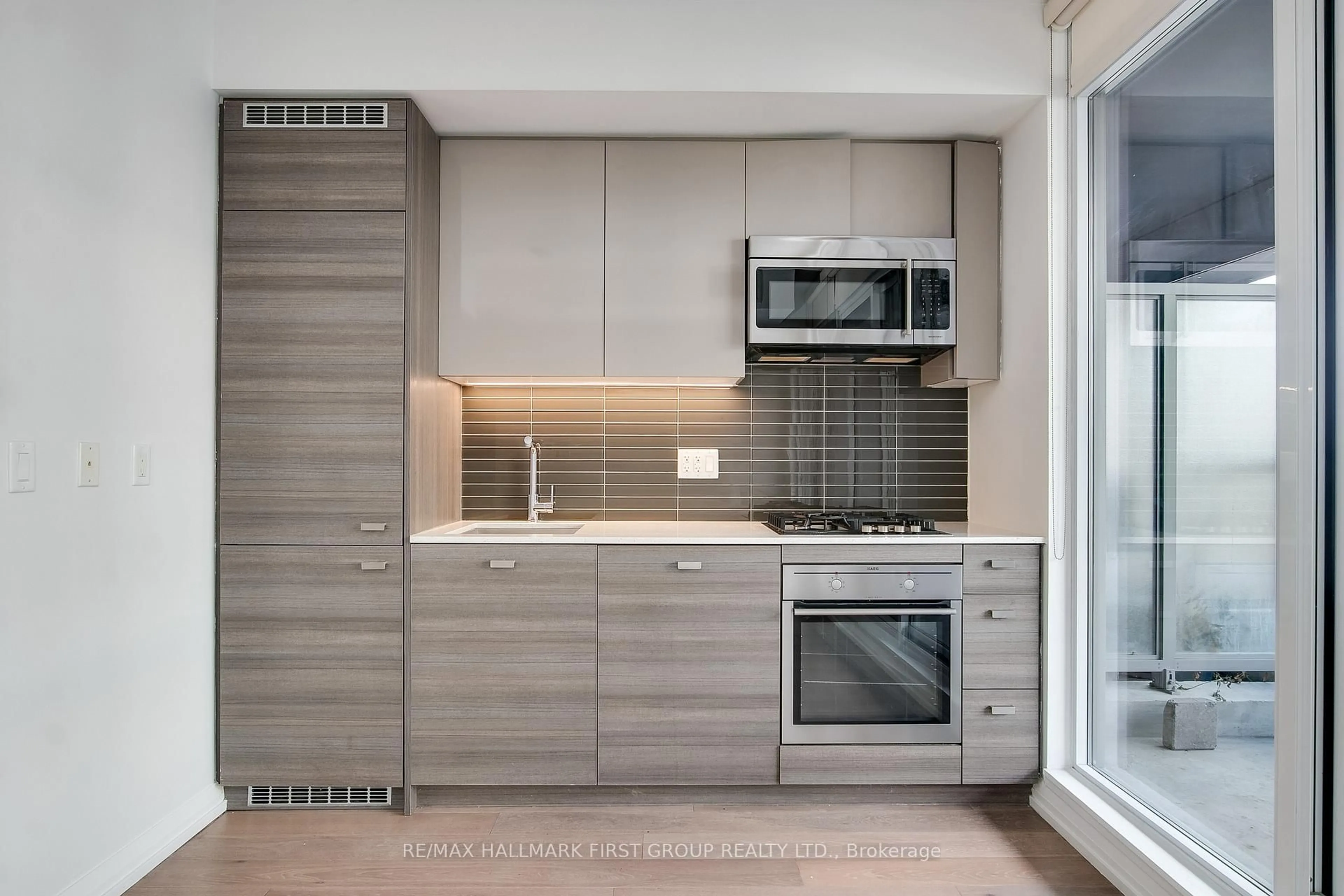 Standard kitchen, unknown for 835 St Clair Ave #401, Toronto Ontario M6C 2N5