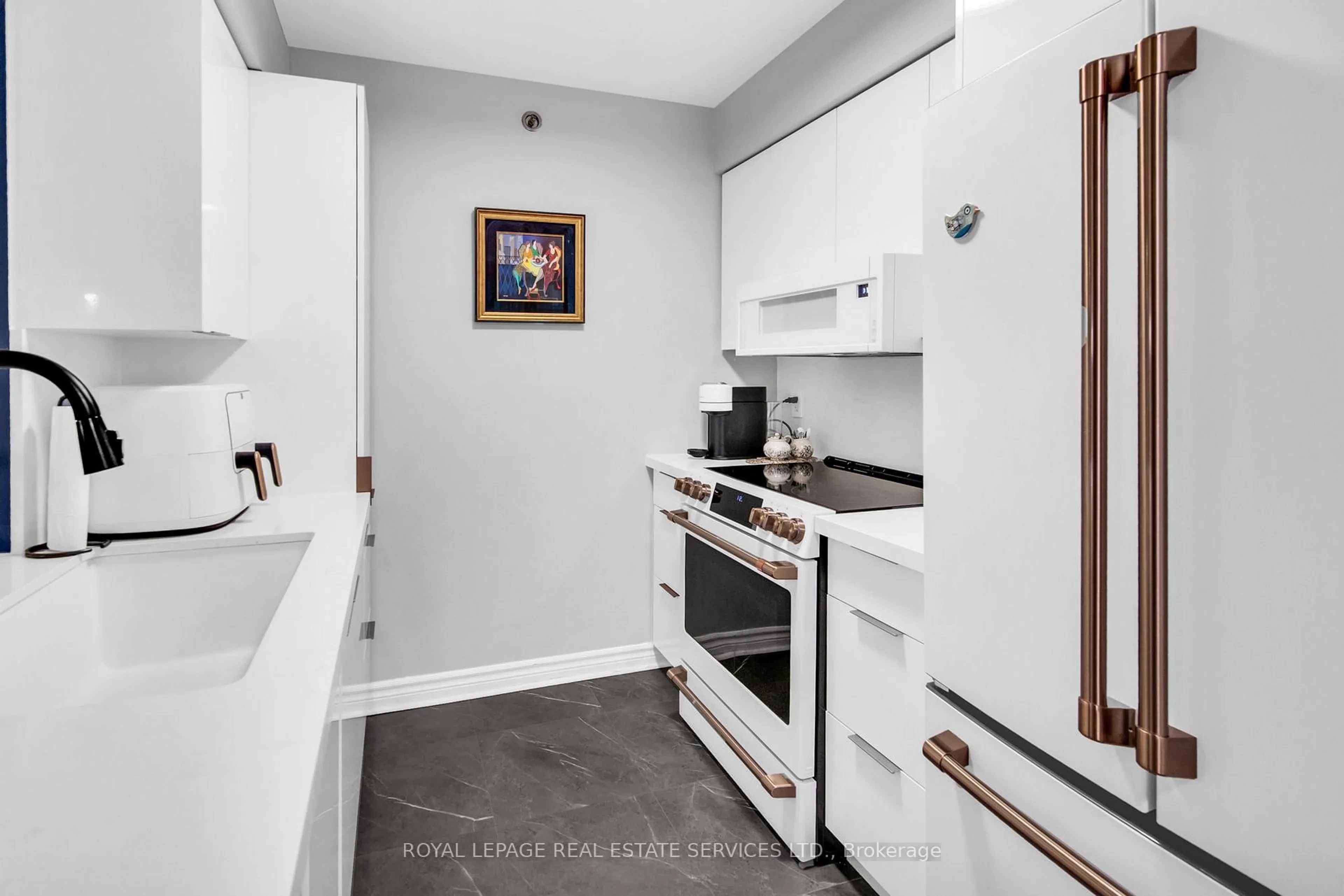 Standard kitchen, ceramic/tile floor for 35 Saranac Blvd #1219, Toronto Ontario M6A 2G4