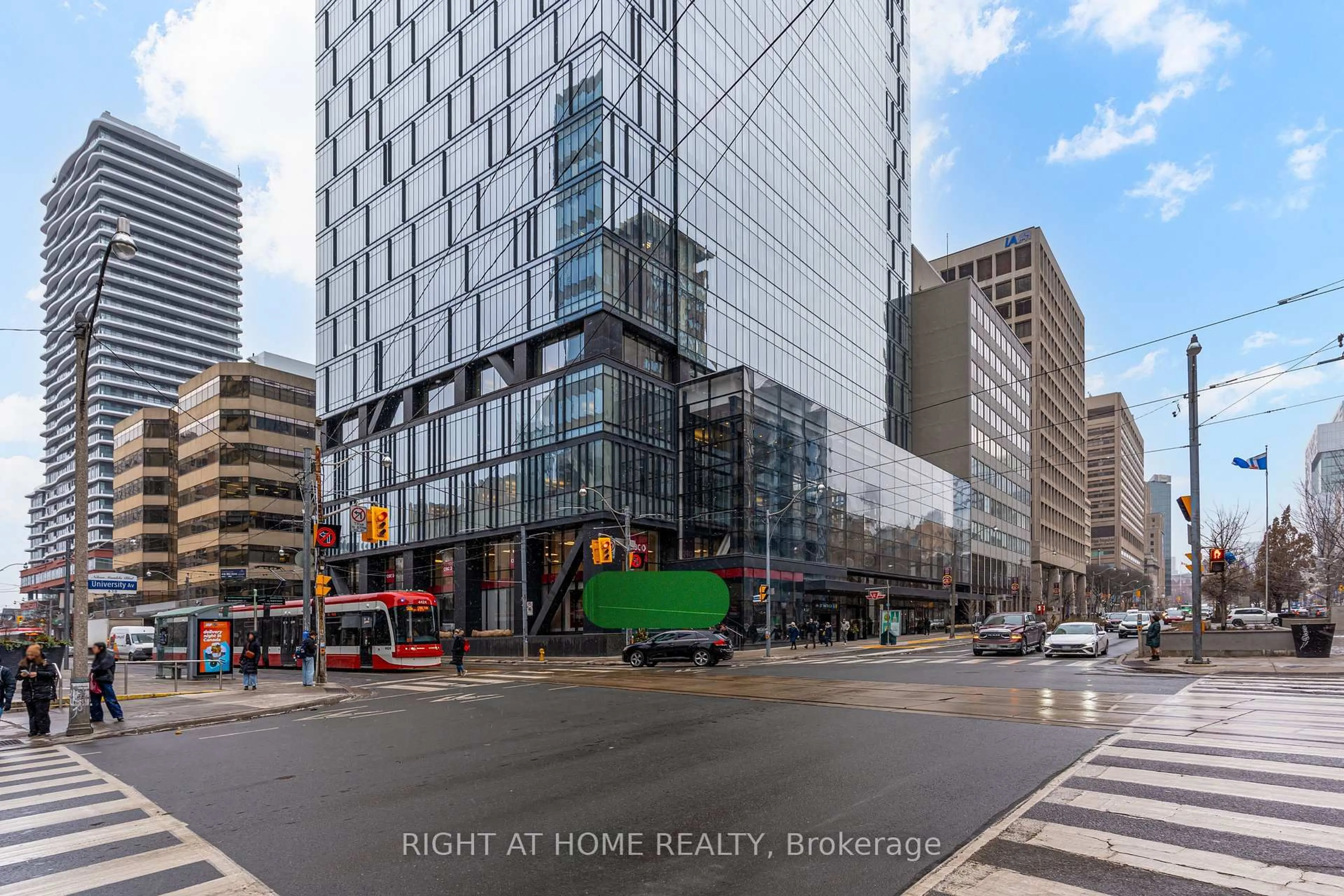 Blurry image for 488 UNIVERSITY Ave #4702, Toronto Ontario M5G 0C1