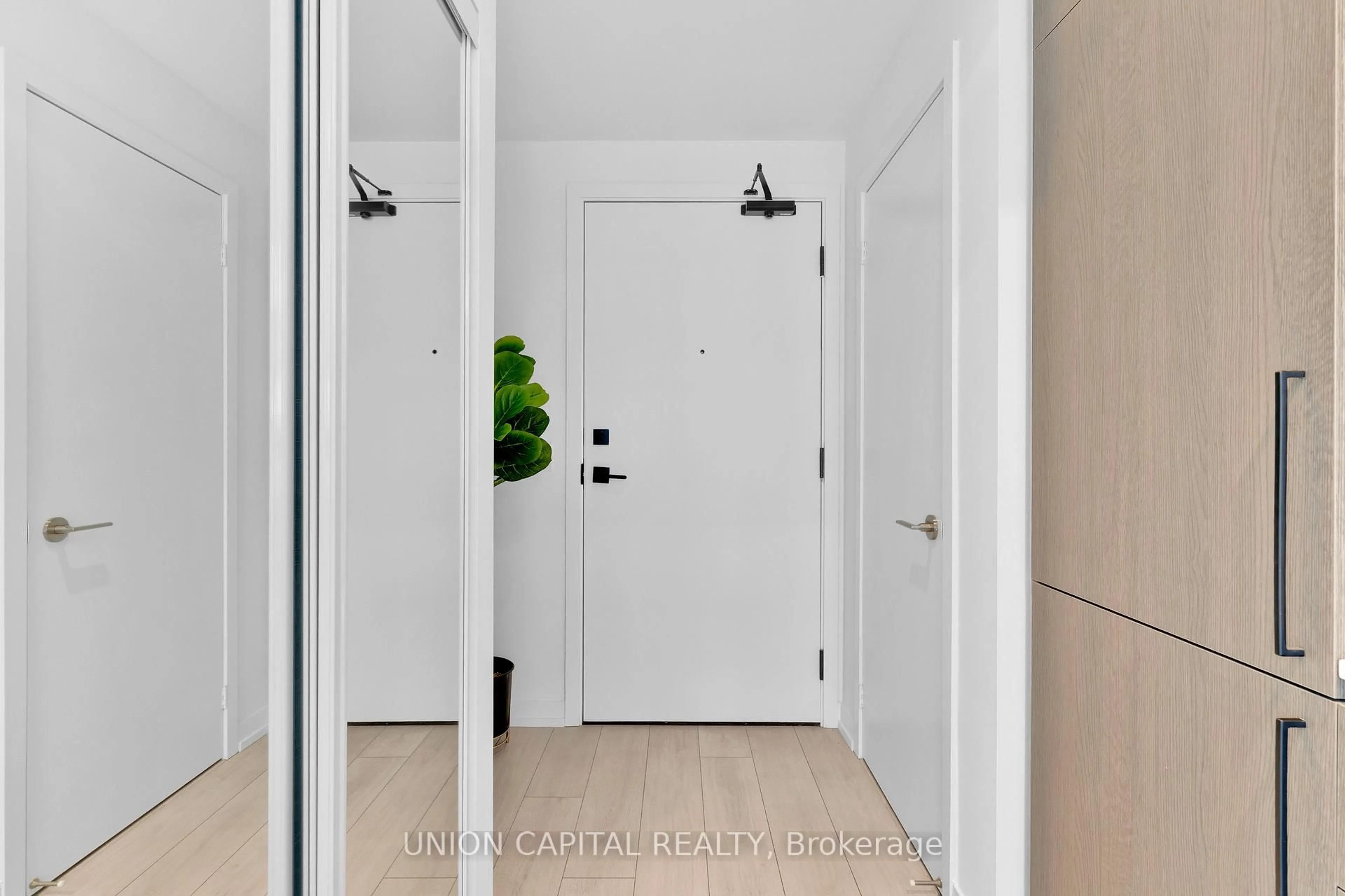Indoor entryway for 55 Mercer St #4606, Toronto Ontario M5V 0W4