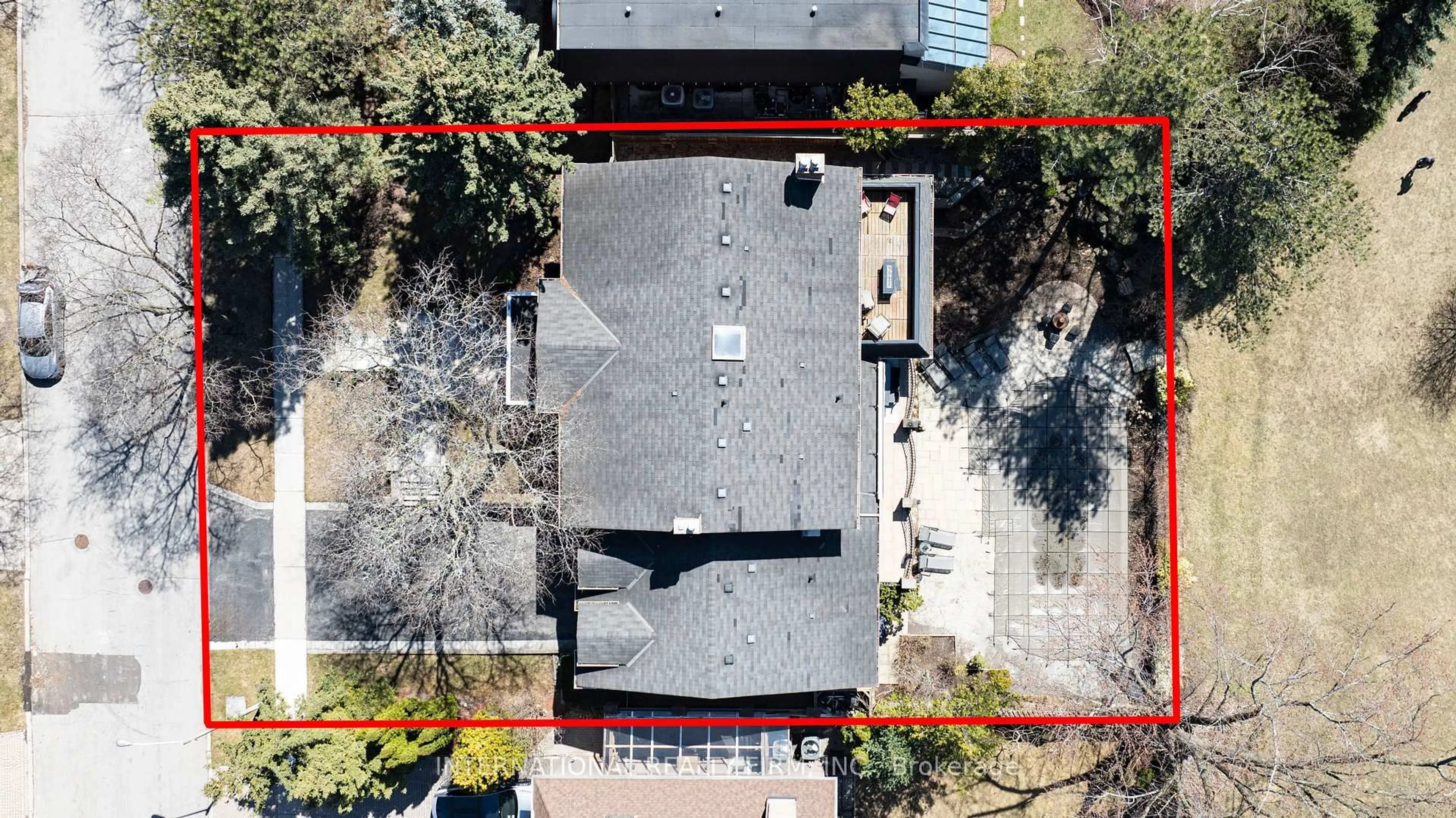A pic from outside/outdoor area/front of a property/back of a property/a pic from drone, building for 6 Penwood Cres, Toronto Ontario M3B 2B9
