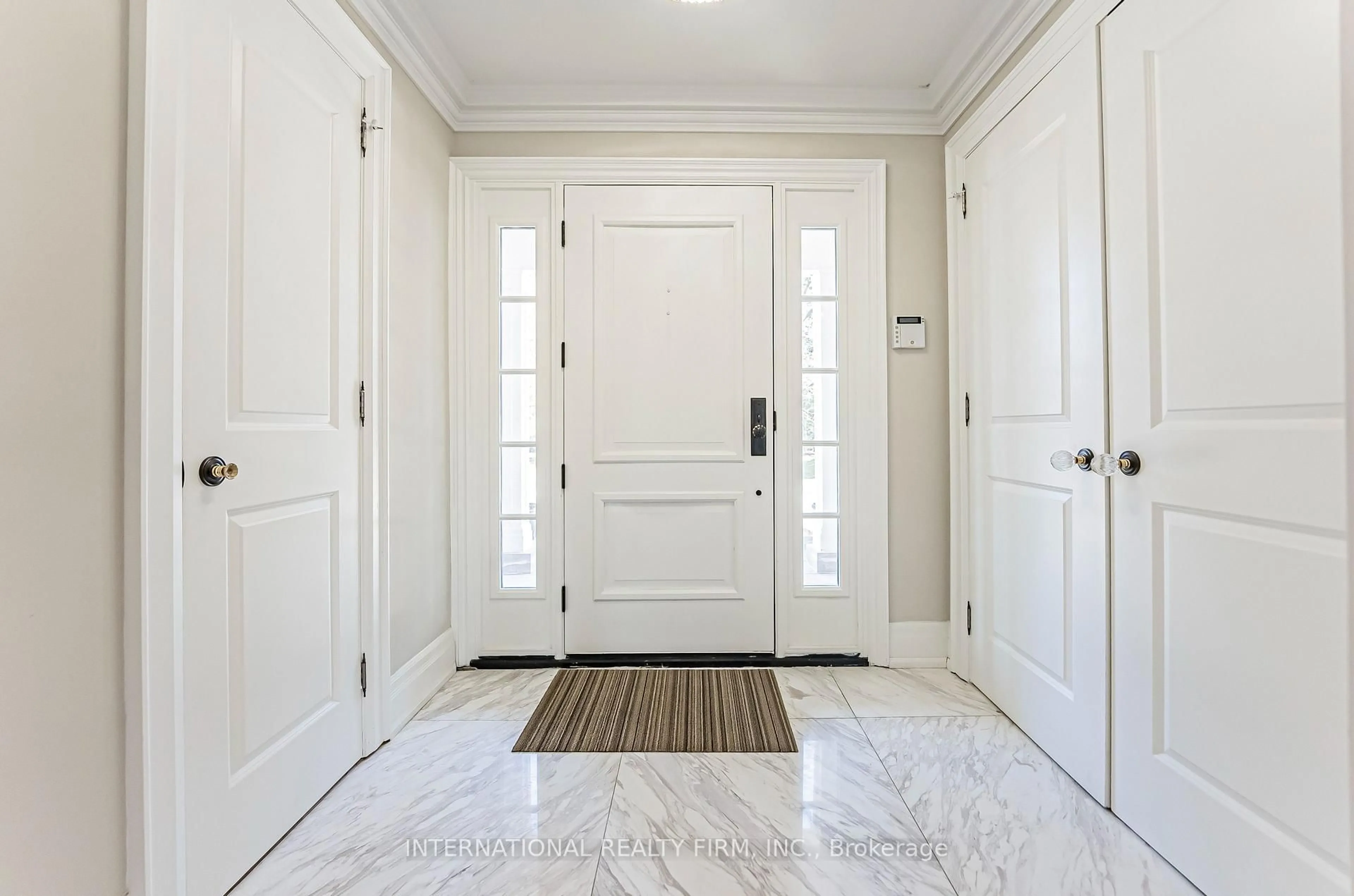 Indoor entryway for 6 Penwood Cres, Toronto Ontario M3B 2B9