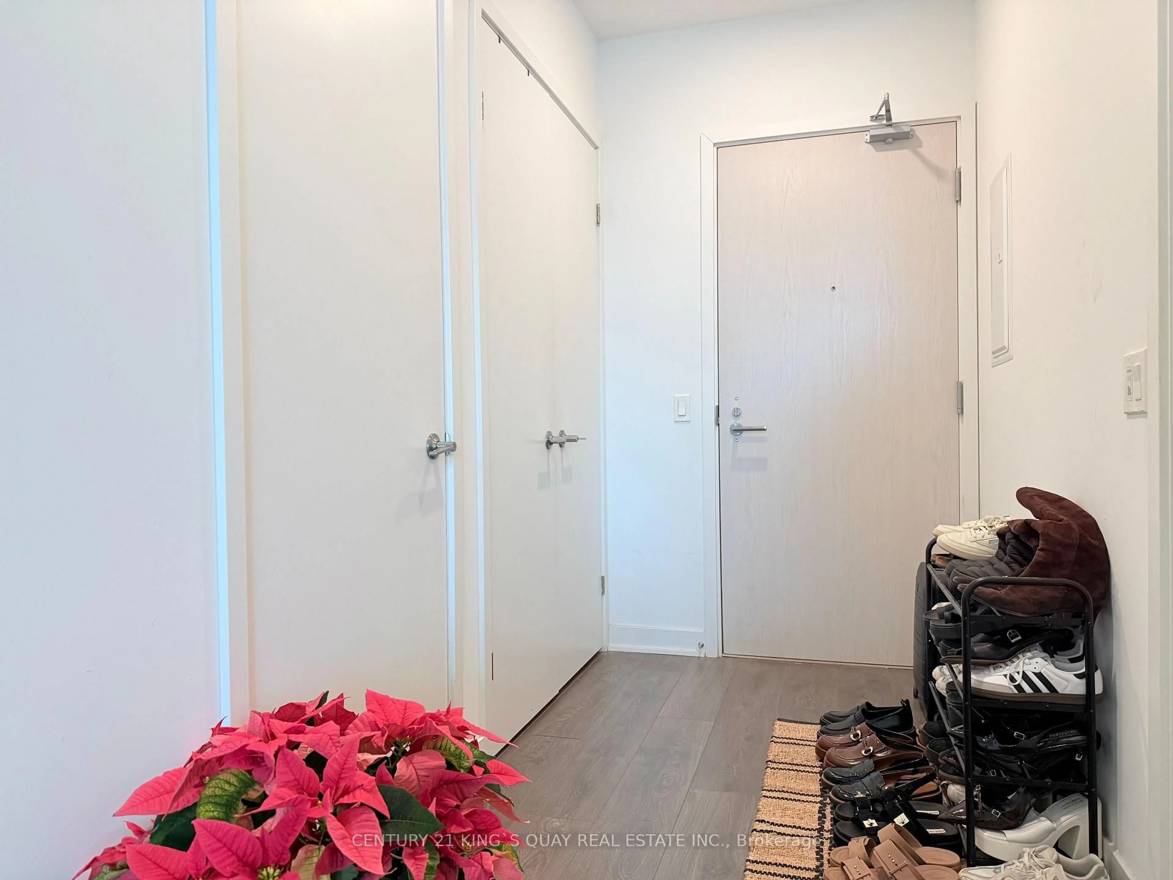 Indoor entryway for 115 Blue Jay Way #5007, Toronto Ontario M5V 0N4