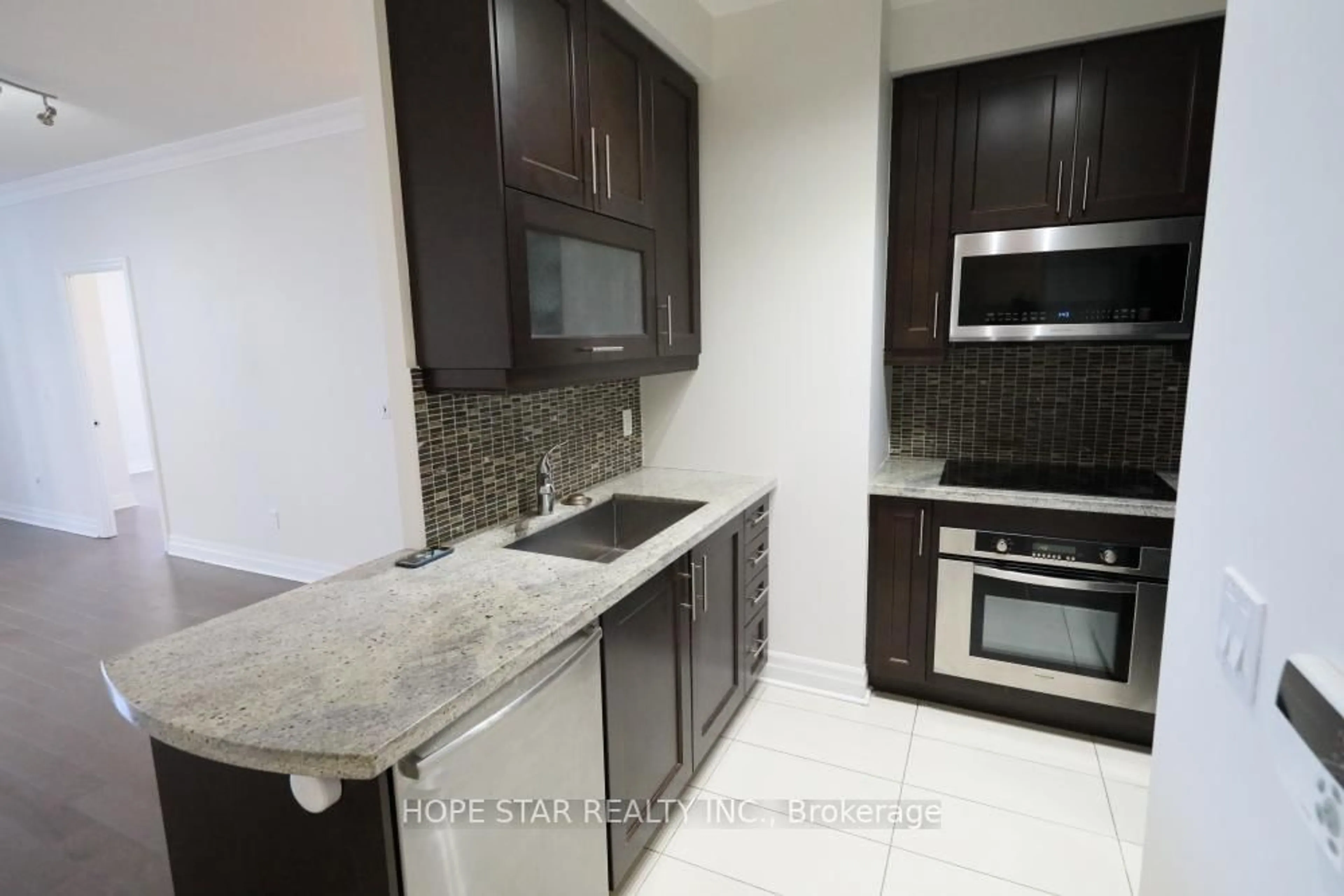 Standard kitchen, ceramic/tile floor for 35 Balmuto St #2804, Toronto Ontario M4Y 0A3