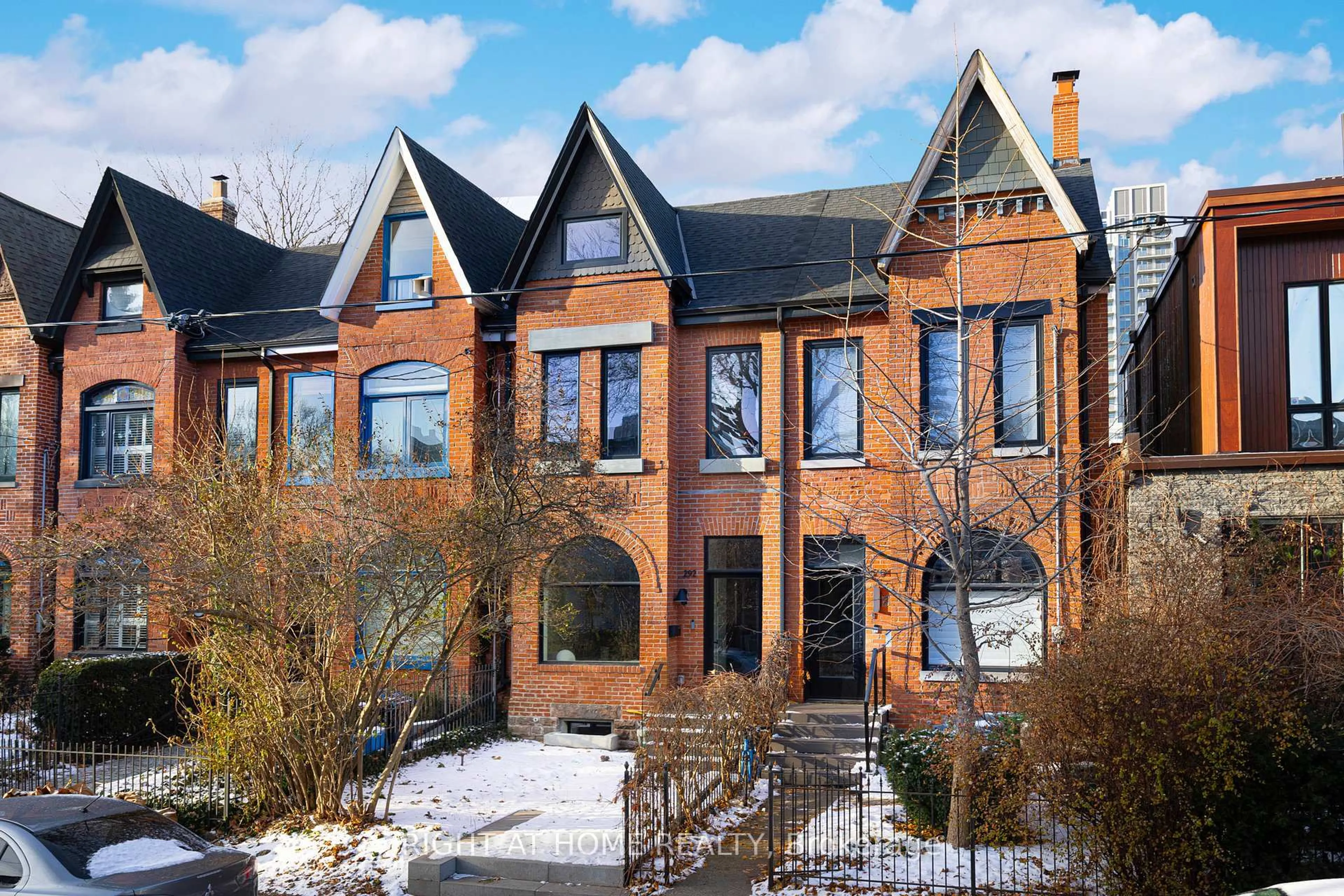 Home with brick exterior material, building for 292 Borden St, Toronto Ontario M5S 2N6