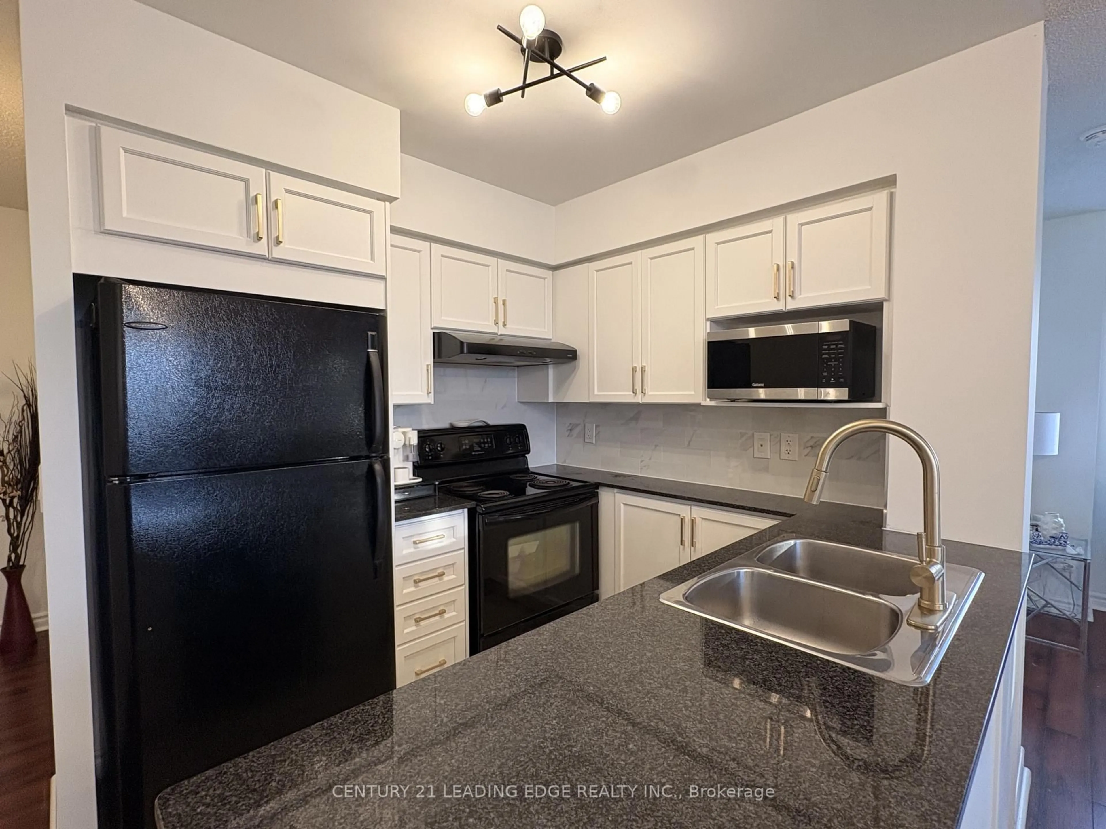 Standard kitchen, unknown for 18 Kenaston Gdns #712, Toronto Ontario M2K 3C7