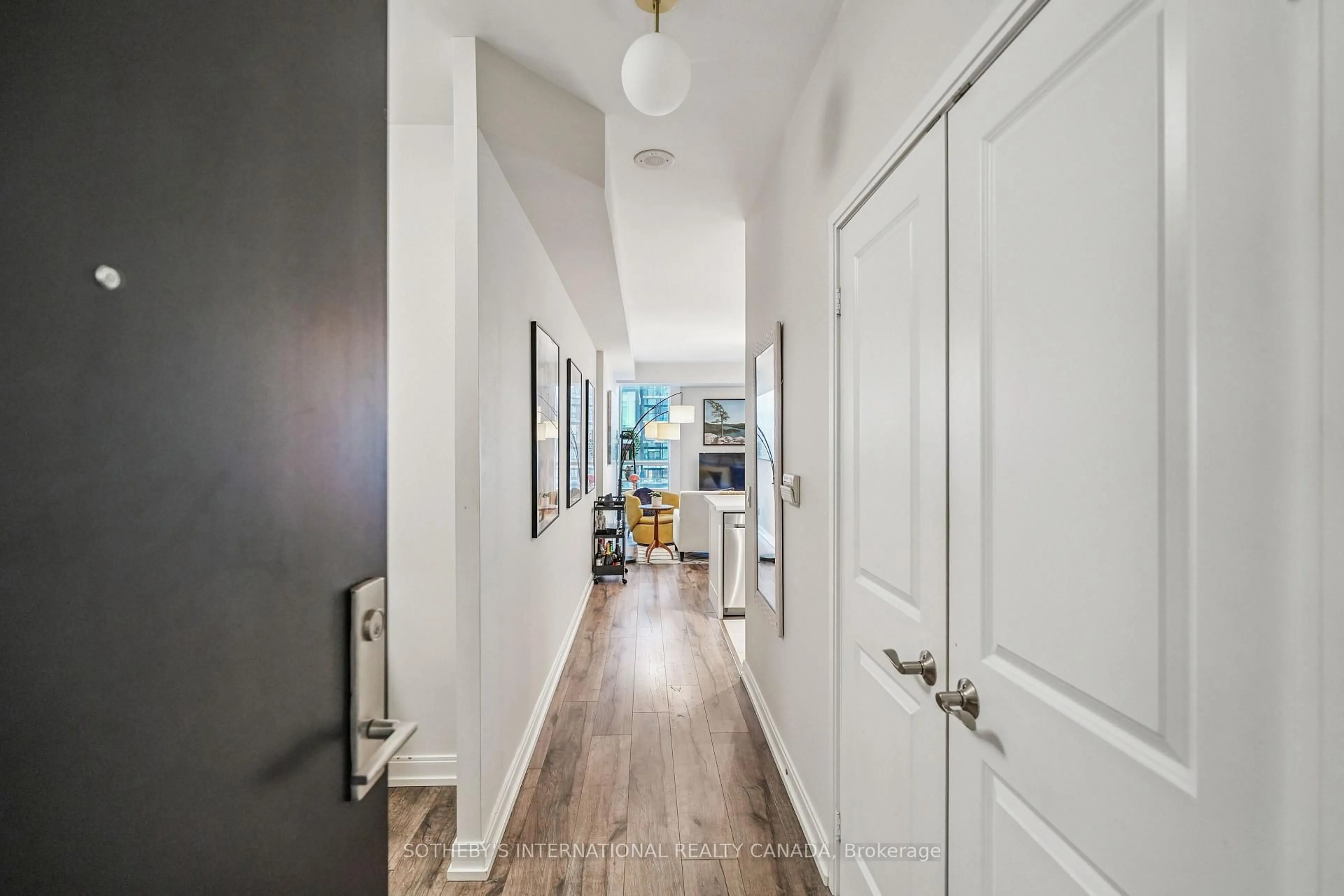 Indoor entryway for 88 Broadway Ave #708, Toronto Ontario M4P 0A5