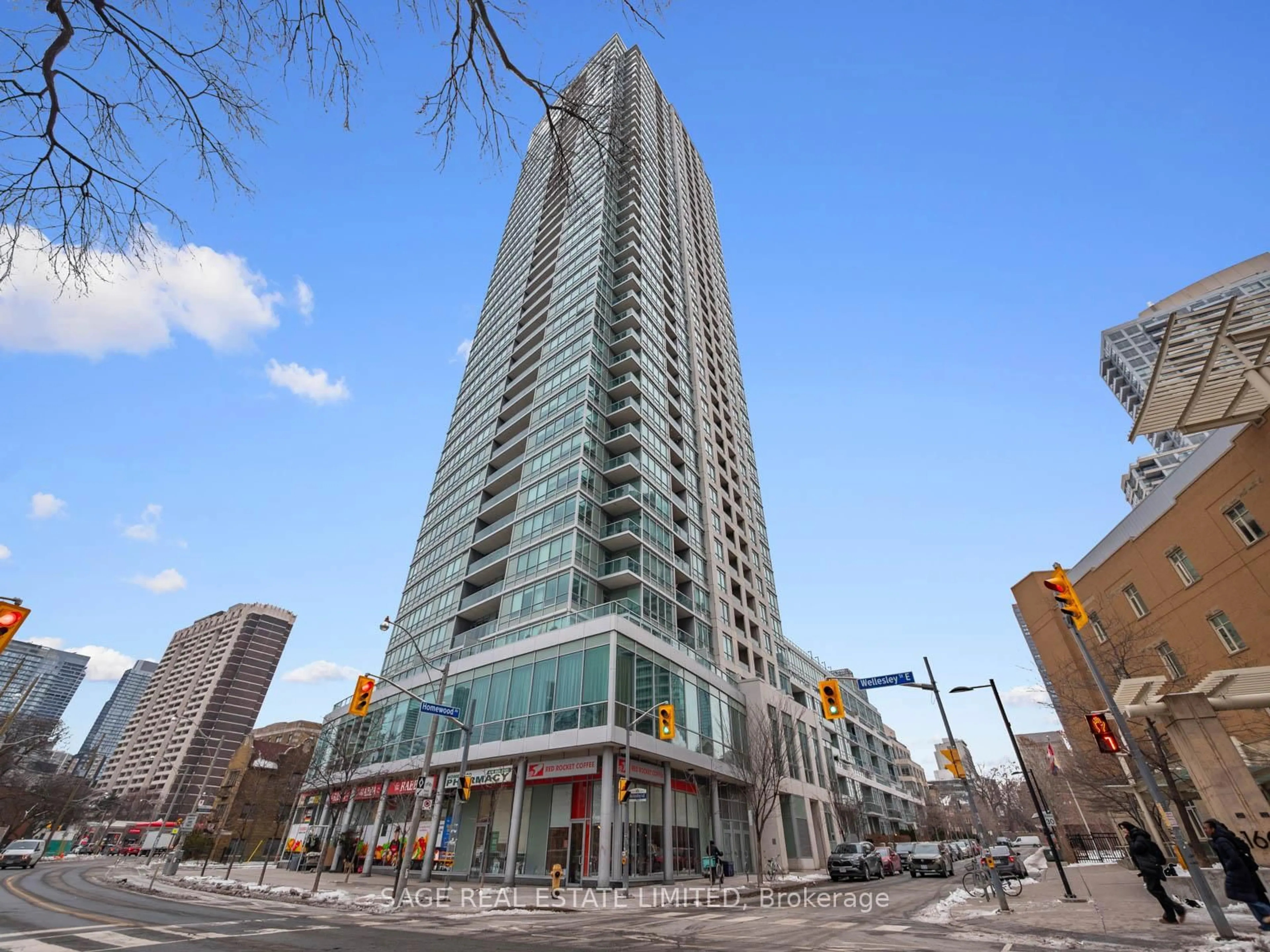 Indoor foyer for 120 Homewood Ave #1701, Toronto Ontario M4Y 2J3
