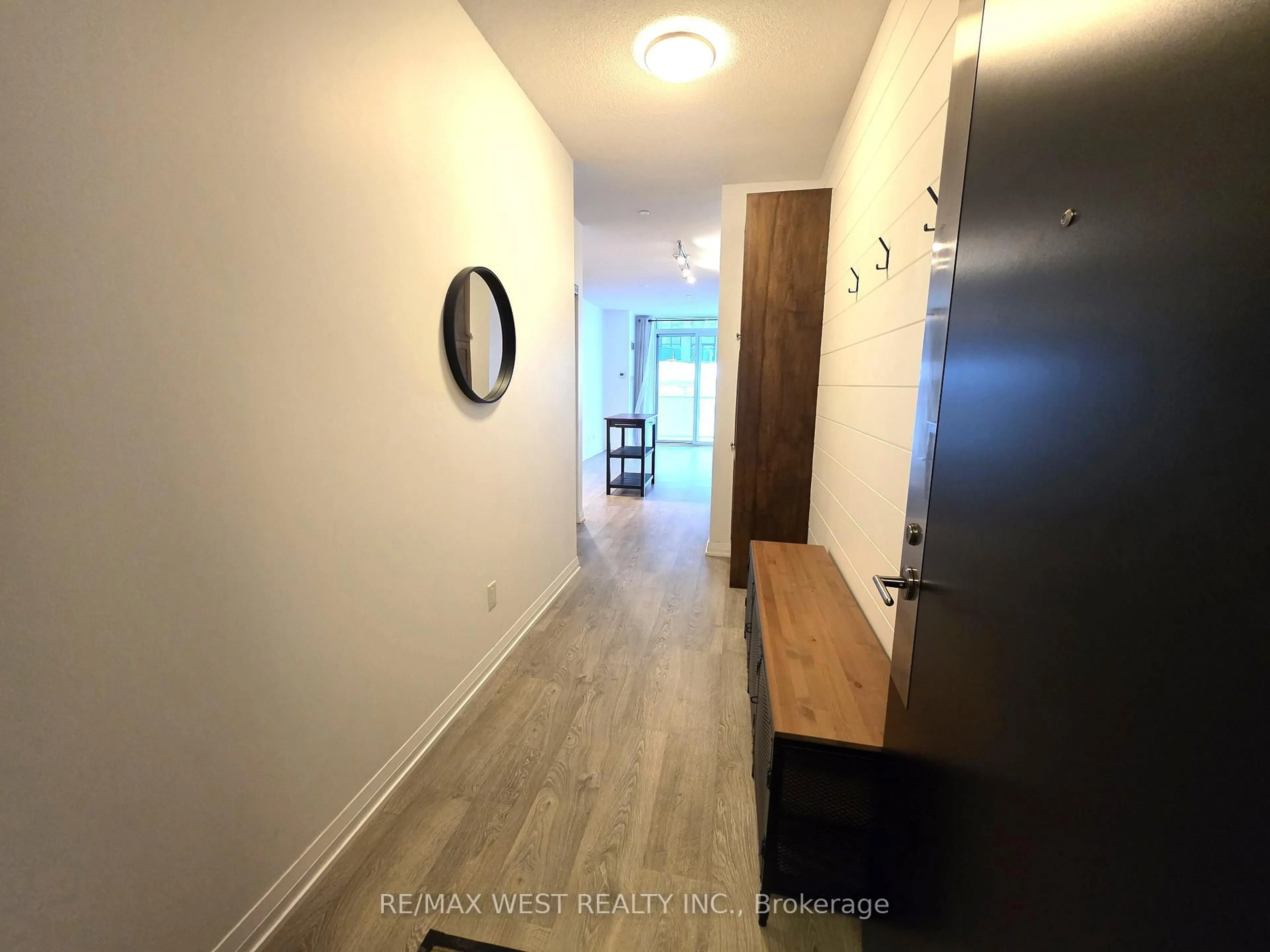 Indoor entryway for 101 Erskine Ave #505, Toronto Ontario M4P 0C5