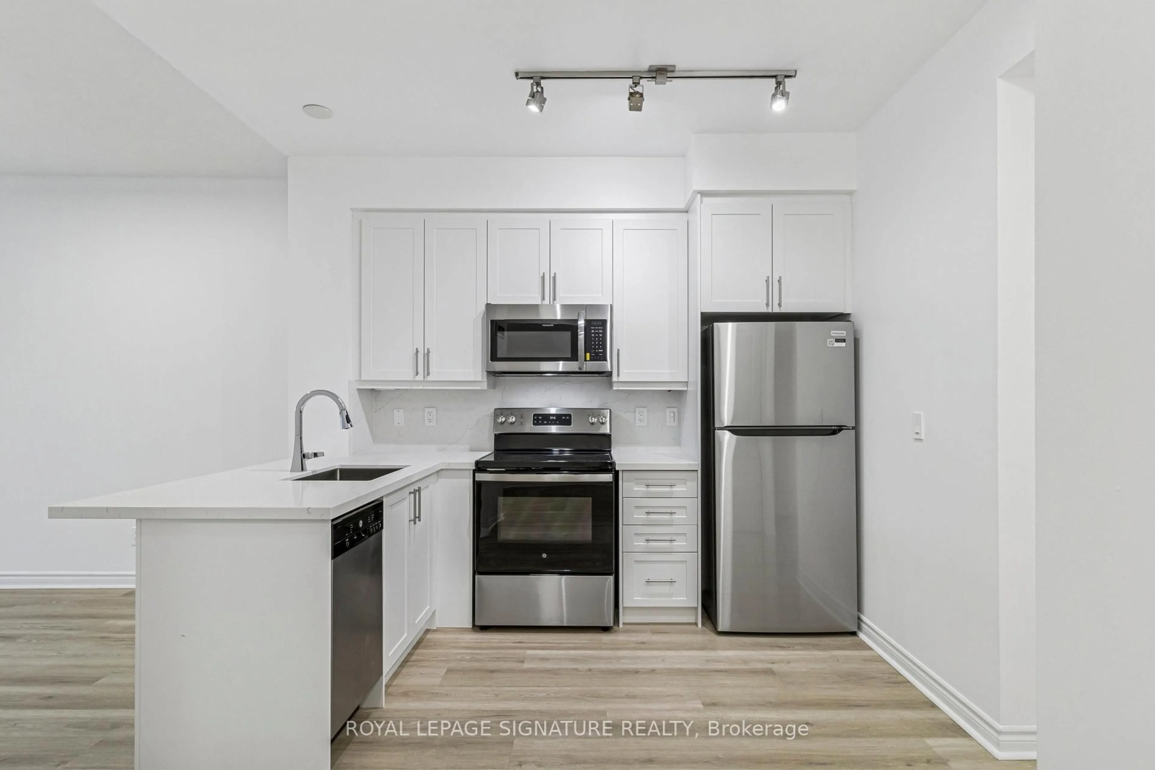 Standard kitchen, unknown for 2885 Bayview Ave #226, Toronto Ontario M2K 0A3