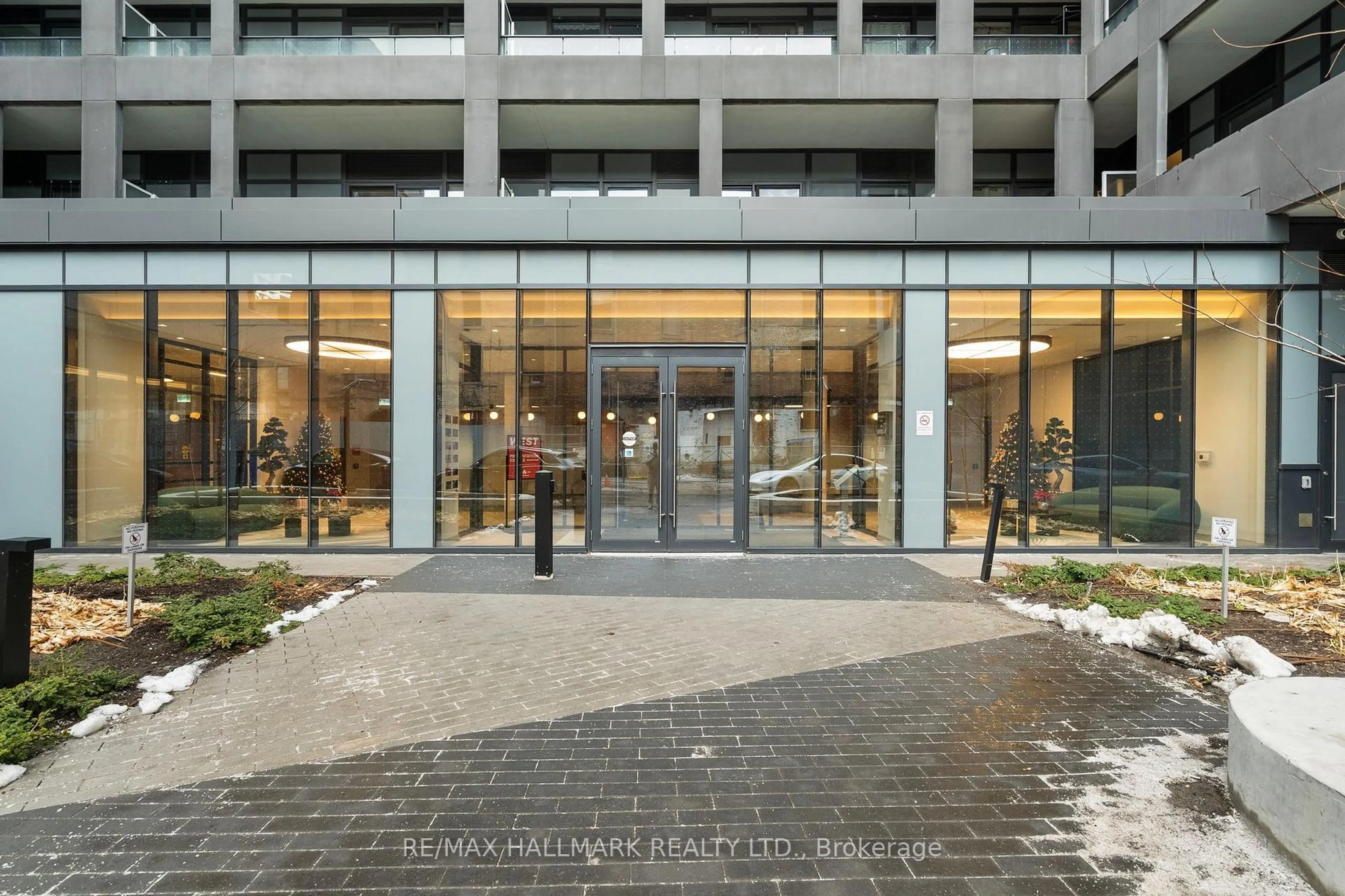 Indoor foyer for 9 Tecumseth St #207, Toronto Ontario M5V 0S5