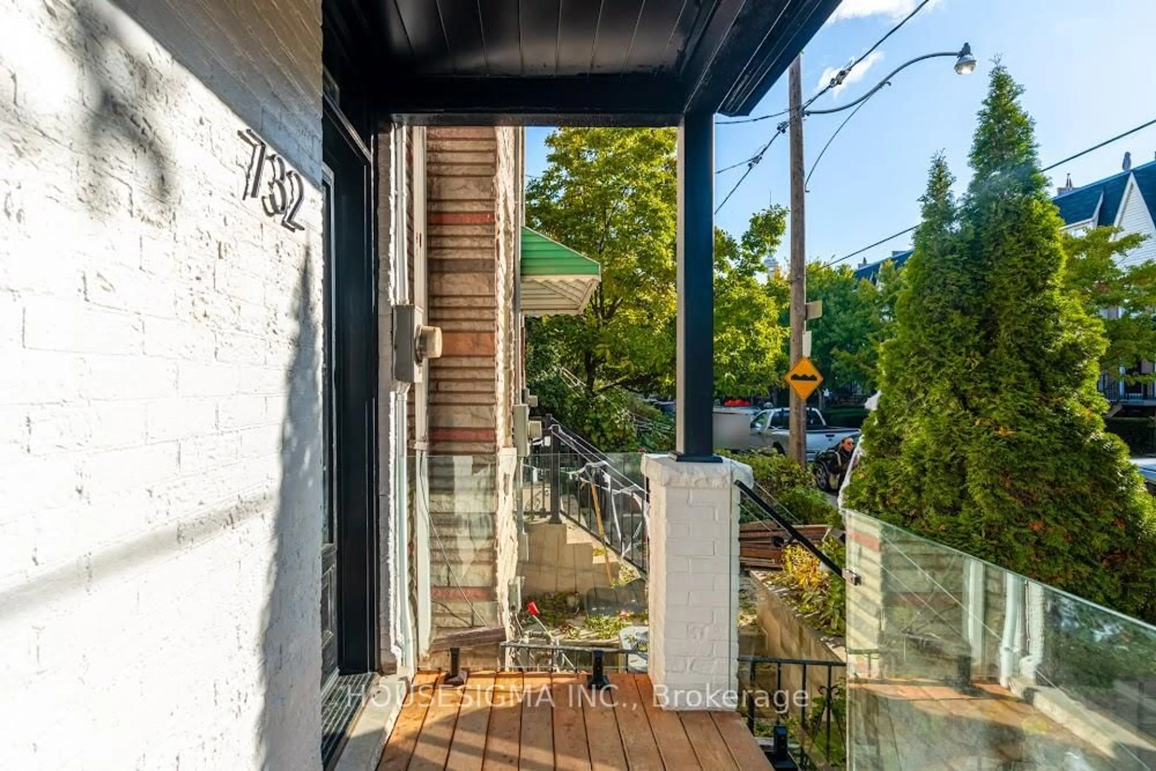 Patio, street for 732 Adelaide St, Toronto Ontario M6J 1B1