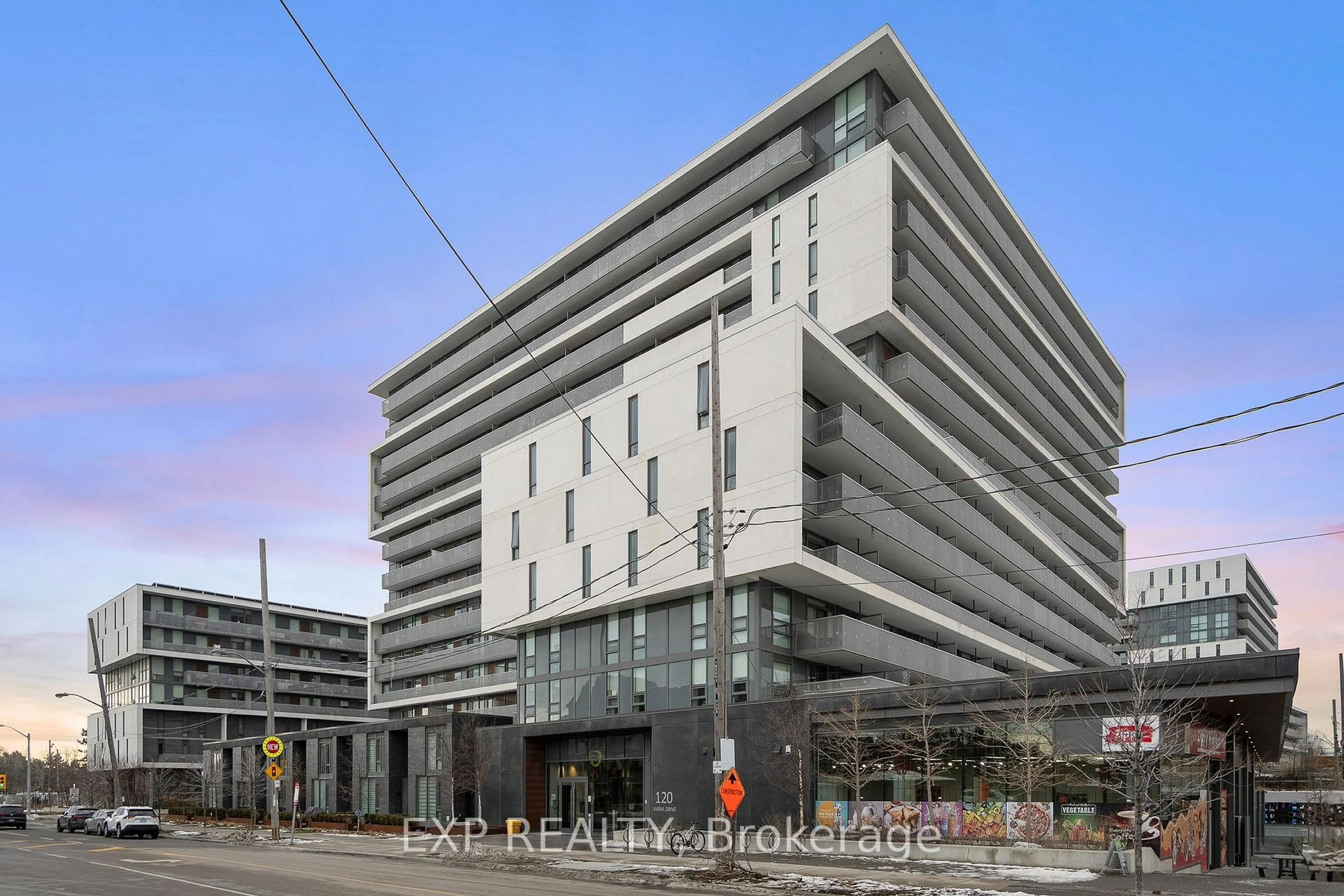 Indoor foyer for 120 Varna Dr #1117, Toronto Ontario M6A 0B3