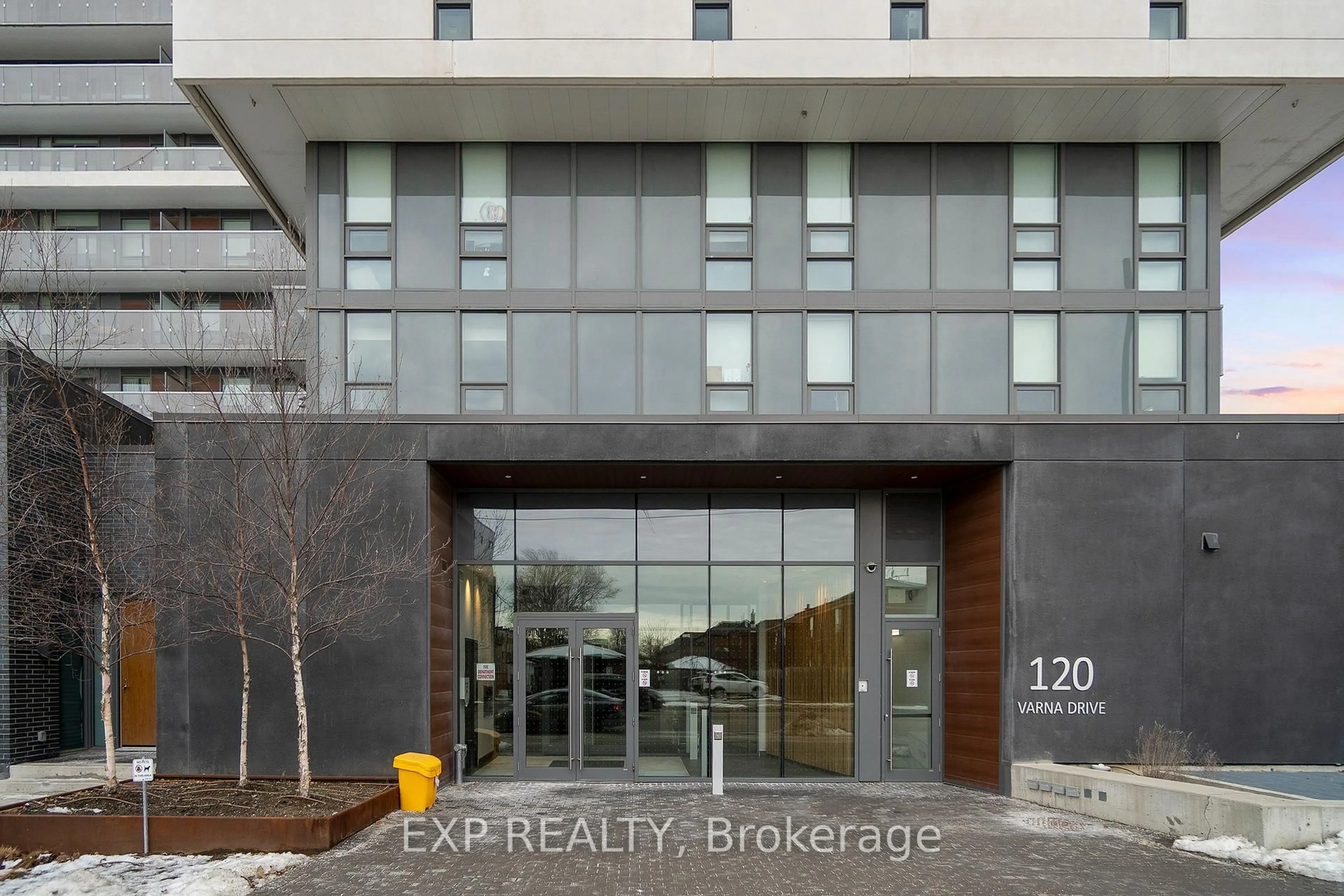 Indoor entryway for 120 Varna Dr #1117, Toronto Ontario M6A 0B3