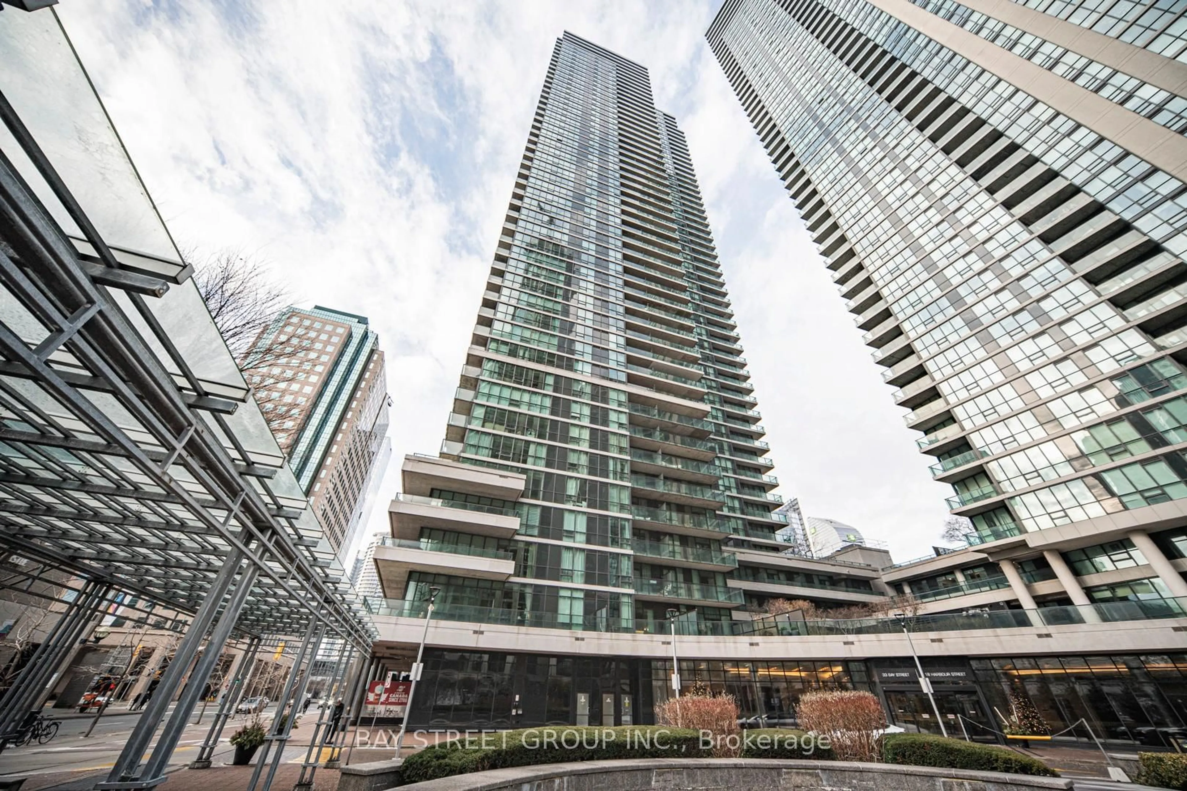 Unknown for 33 Bay St #2704, Toronto Ontario M5J 2Z3