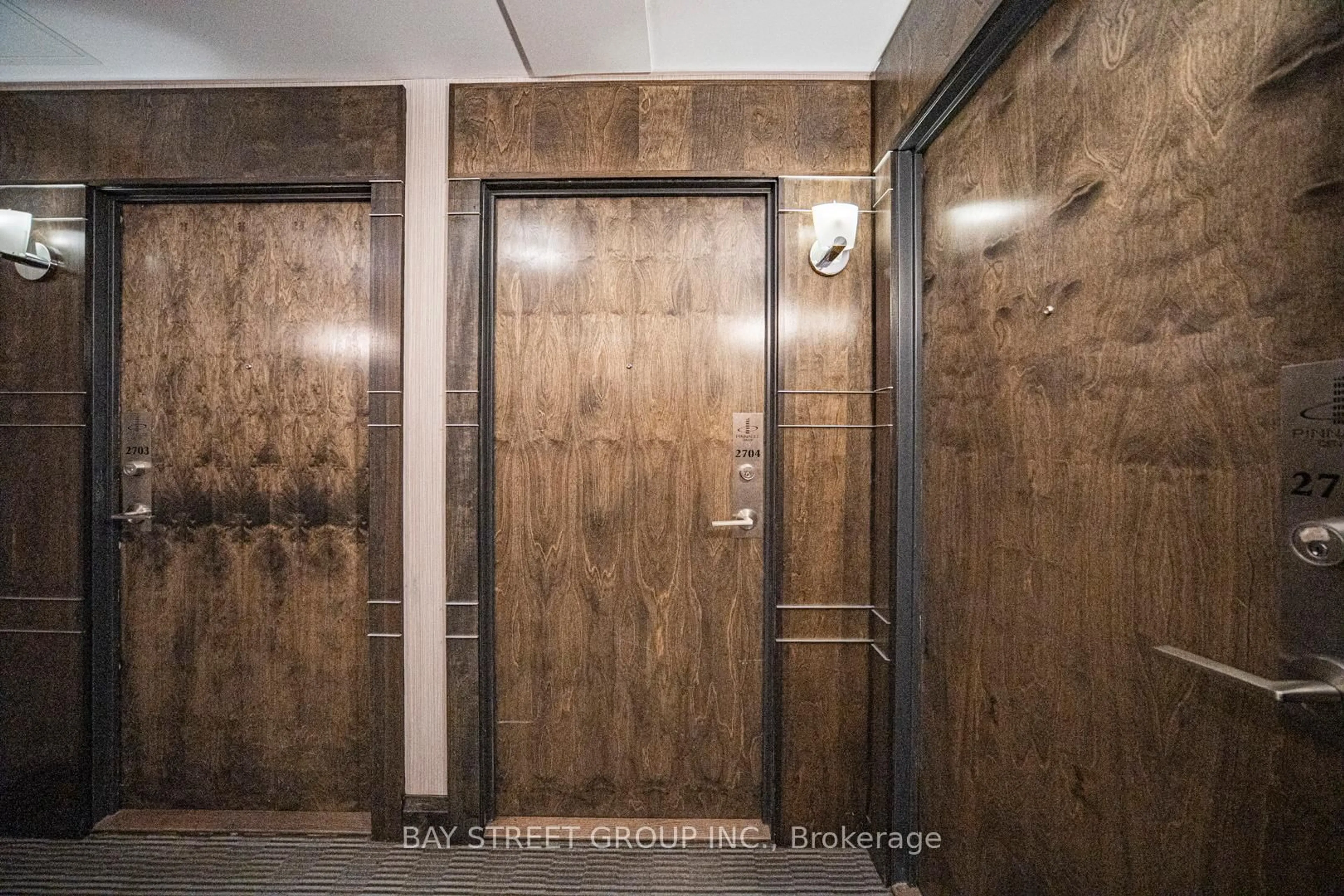 Indoor foyer for 33 Bay St #2704, Toronto Ontario M5J 2Z3