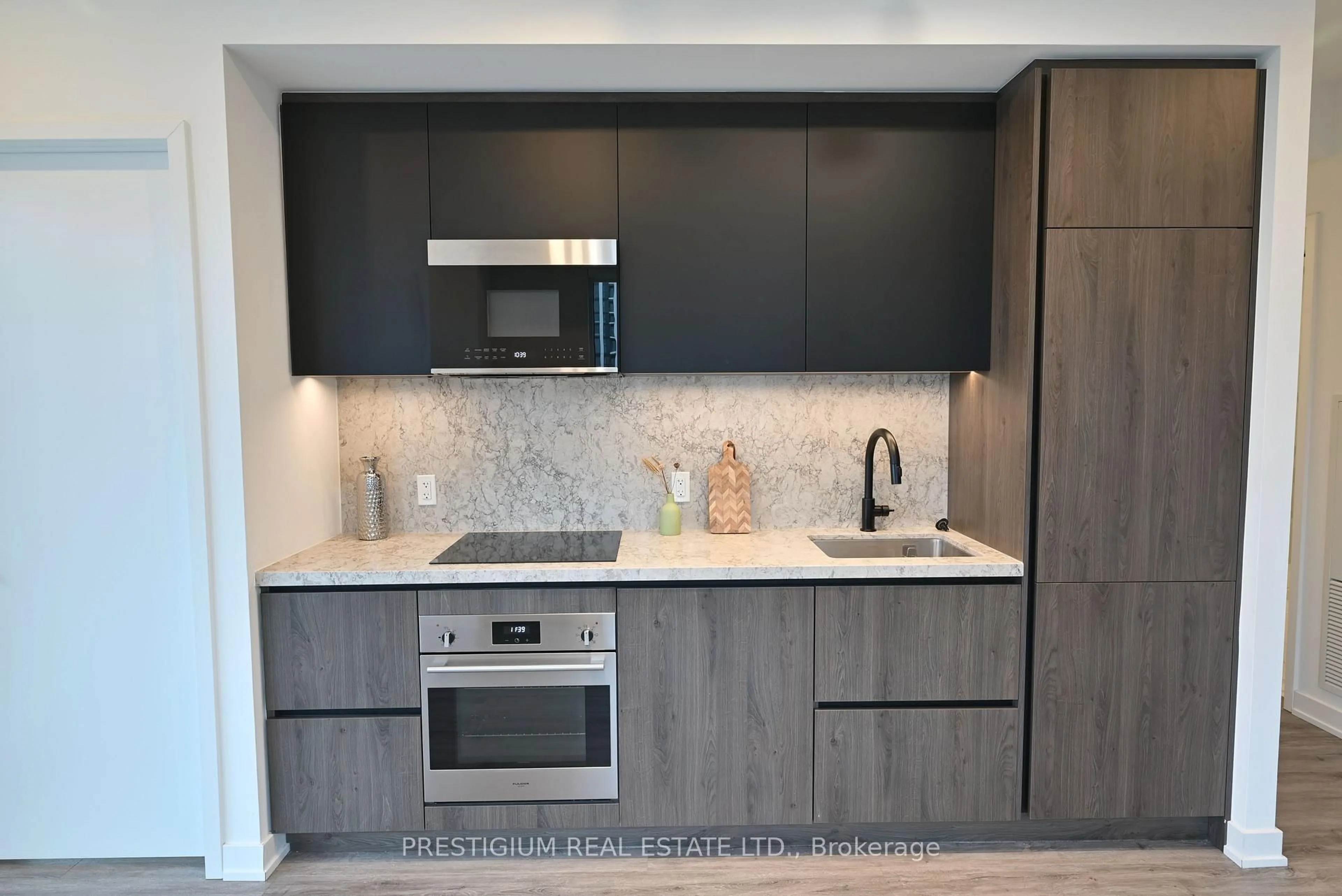 Standard kitchen, ceramic/tile floor for 108 Peter St #3510, Toronto Ontario M5V 0W2