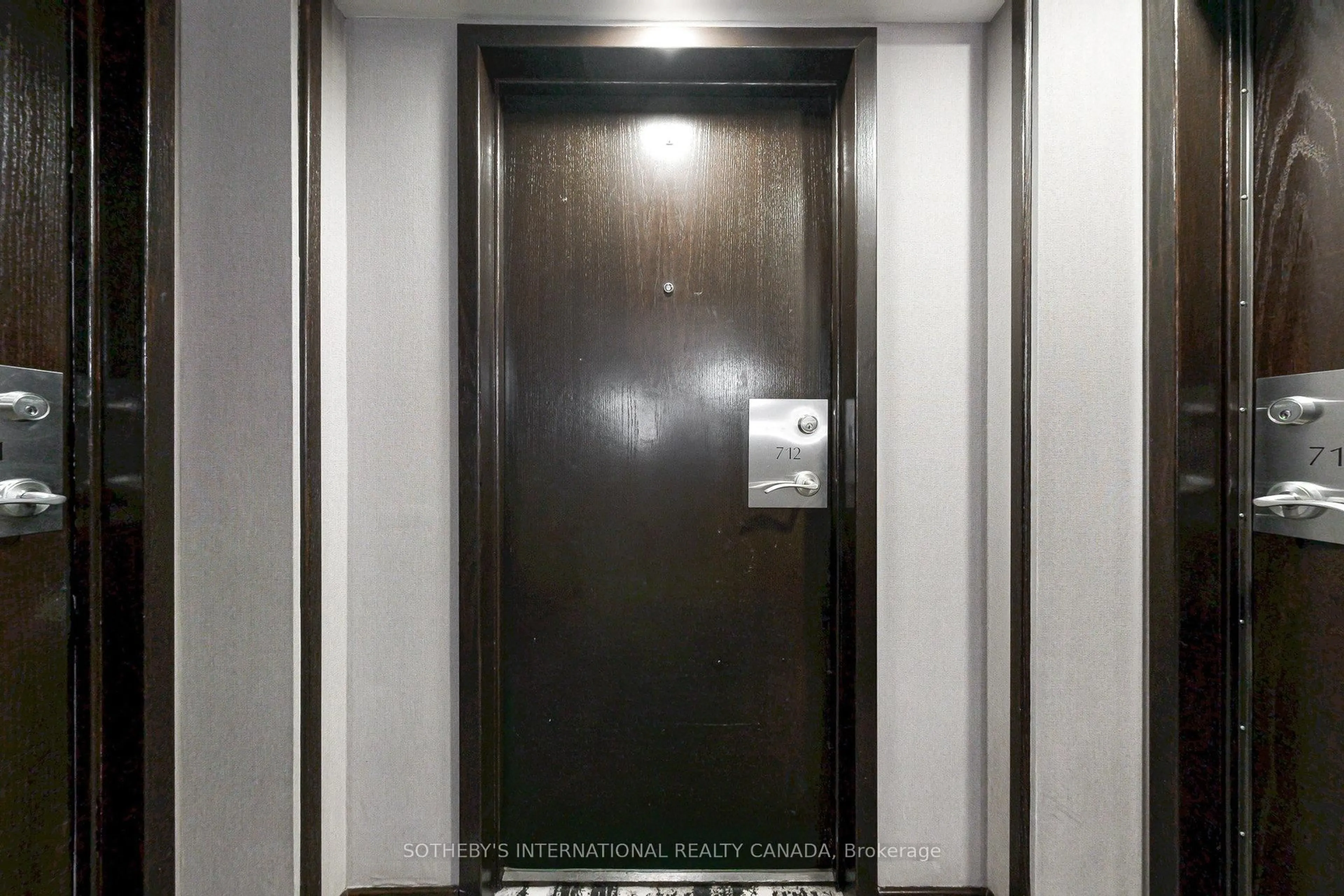 Indoor foyer for 10 Queens Quay #712, Toronto Ontario M5J 2R9