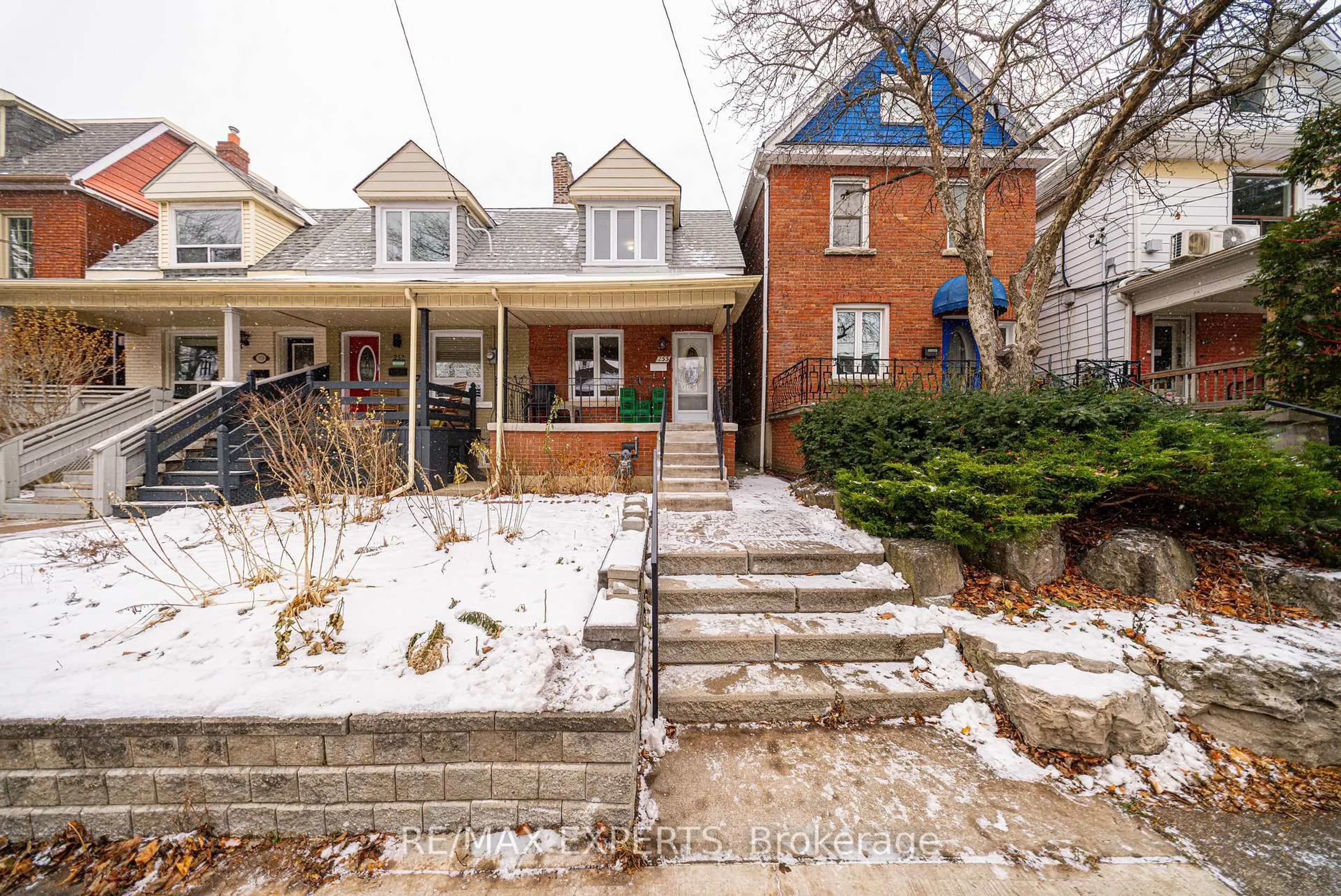 Home with brick exterior material, street for 255 Montrose Ave, Toronto Ontario M6G 3G6