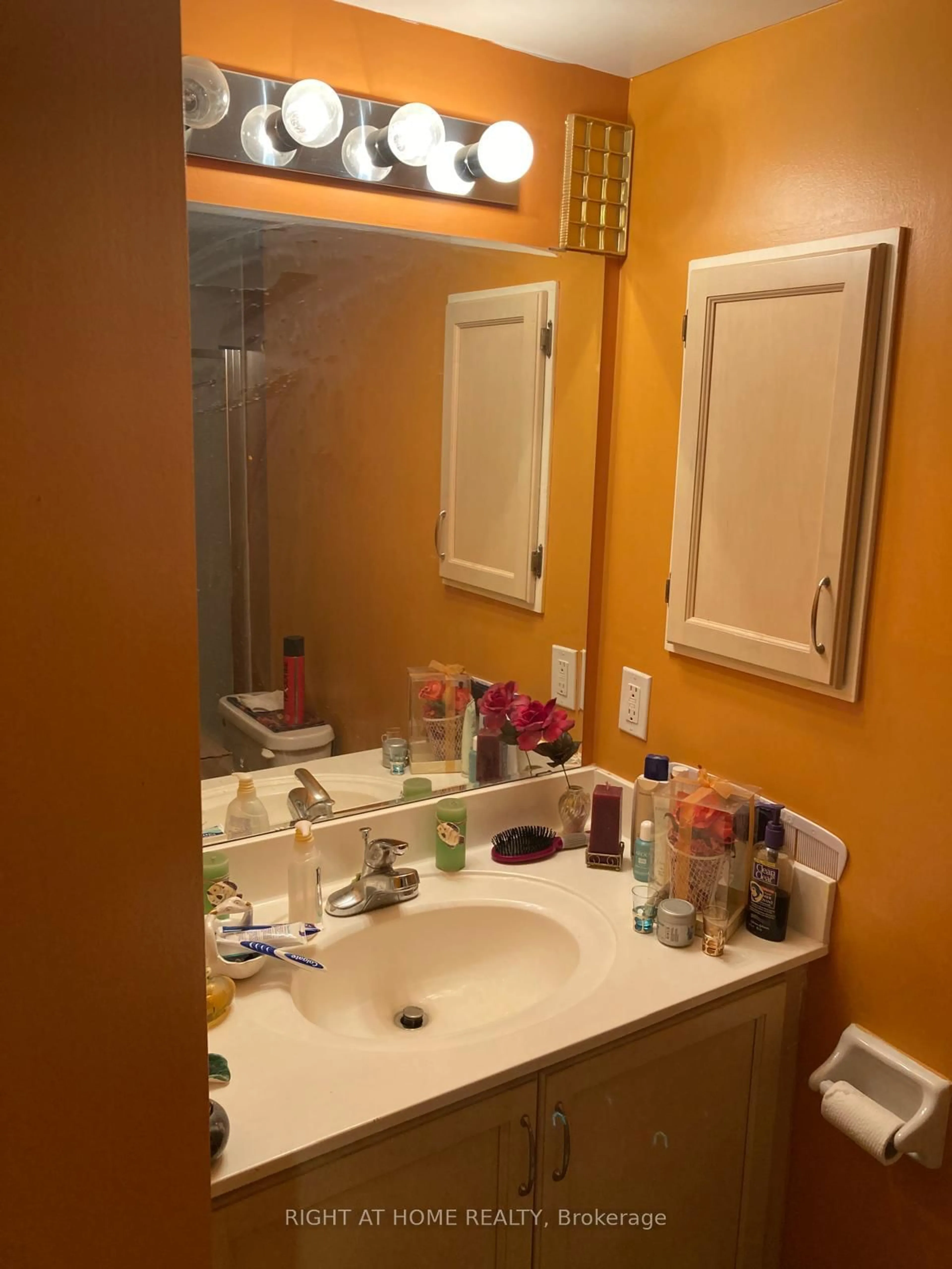 Standard bathroom, unknown for 8 Rean Dr #2008, Toronto Ontario M2K 3B9