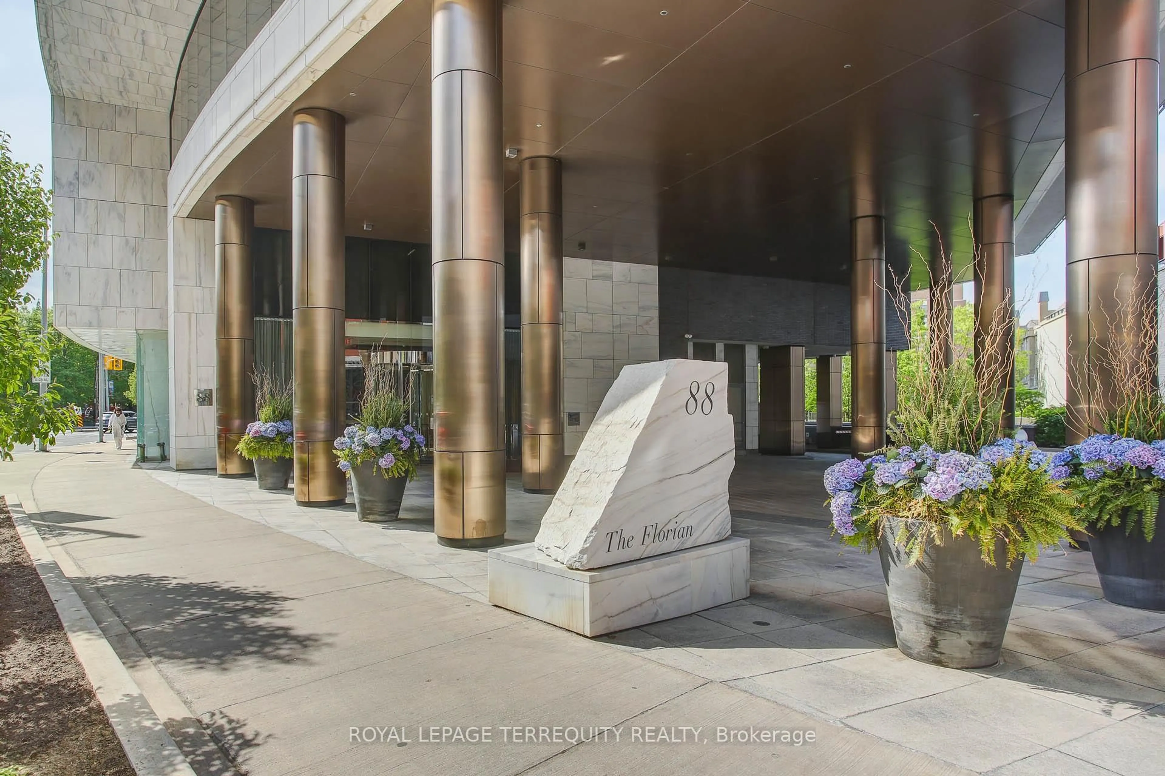 Lobby for 88 Davenport Rd #1804, Toronto Ontario M5R 0A5