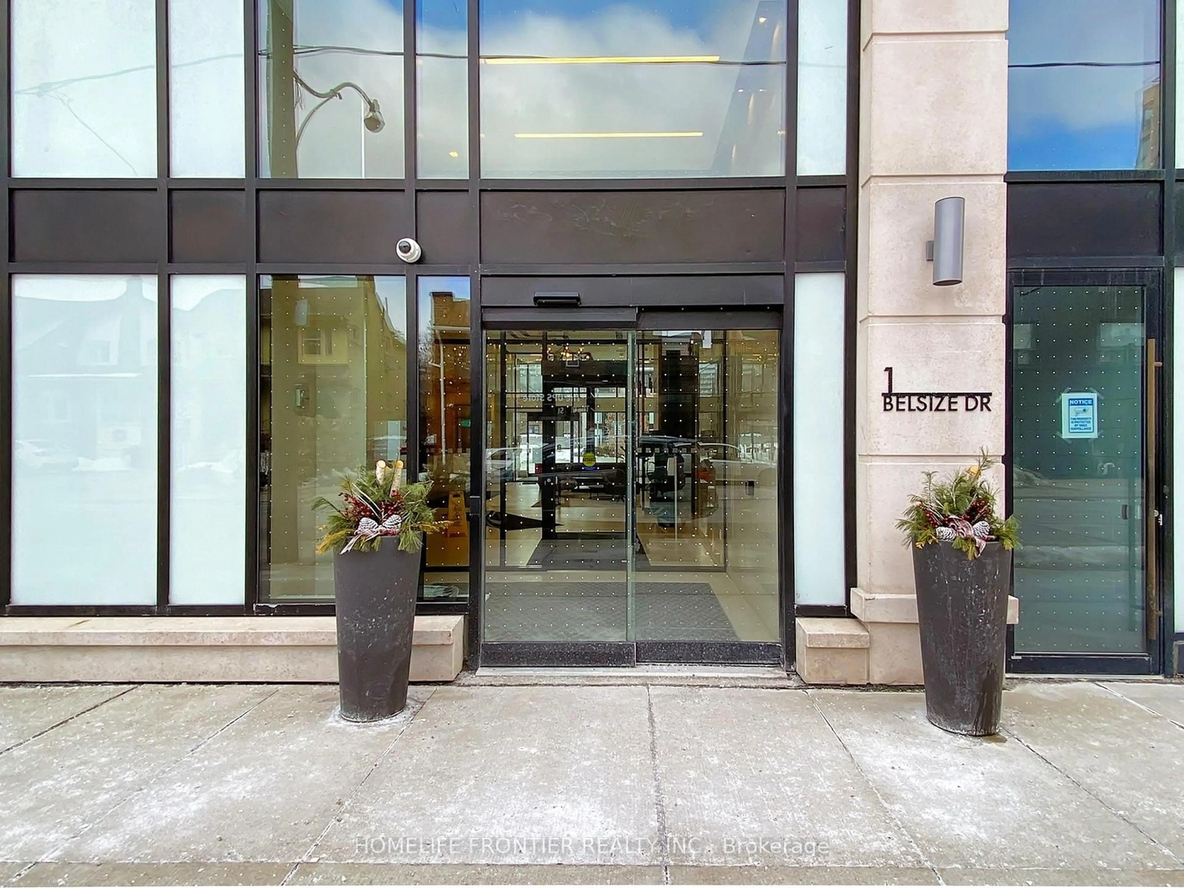 Indoor foyer for 1 Belsize Dr #527, Toronto Ontario M4S 0B9