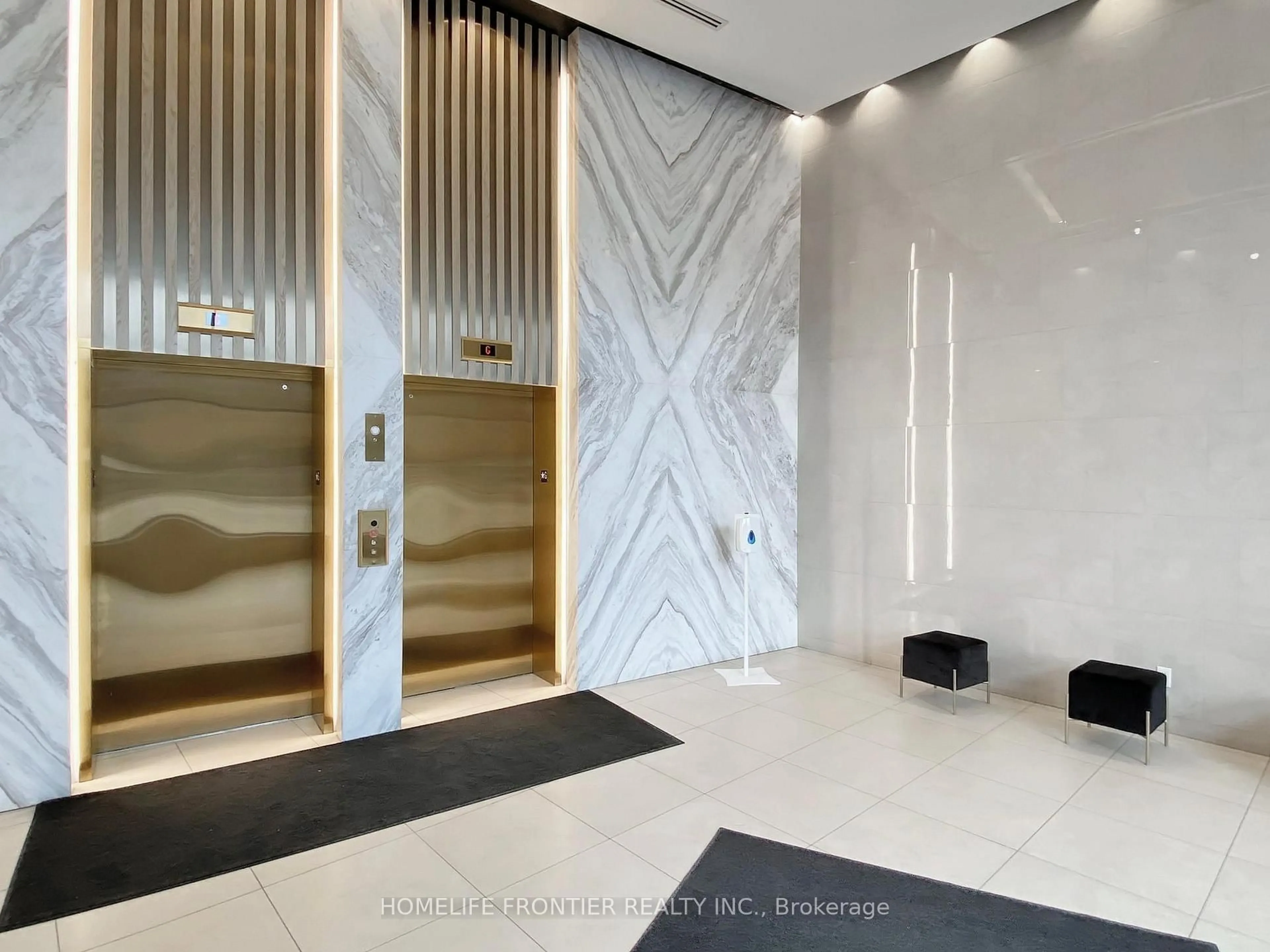 Indoor foyer for 1 Belsize Dr #527, Toronto Ontario M4S 0B9